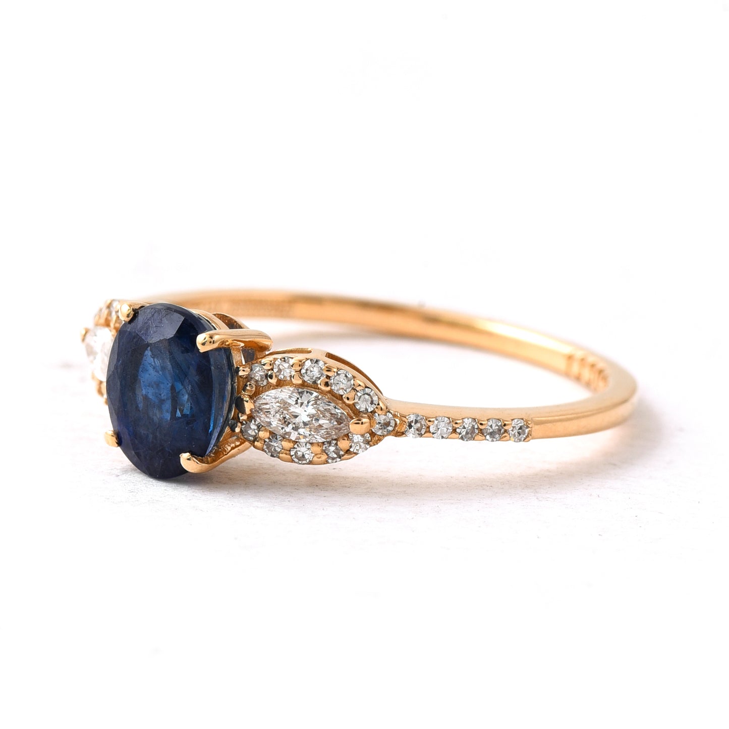 1.30 Ct Oval Sapphire 14K Gold Ring
