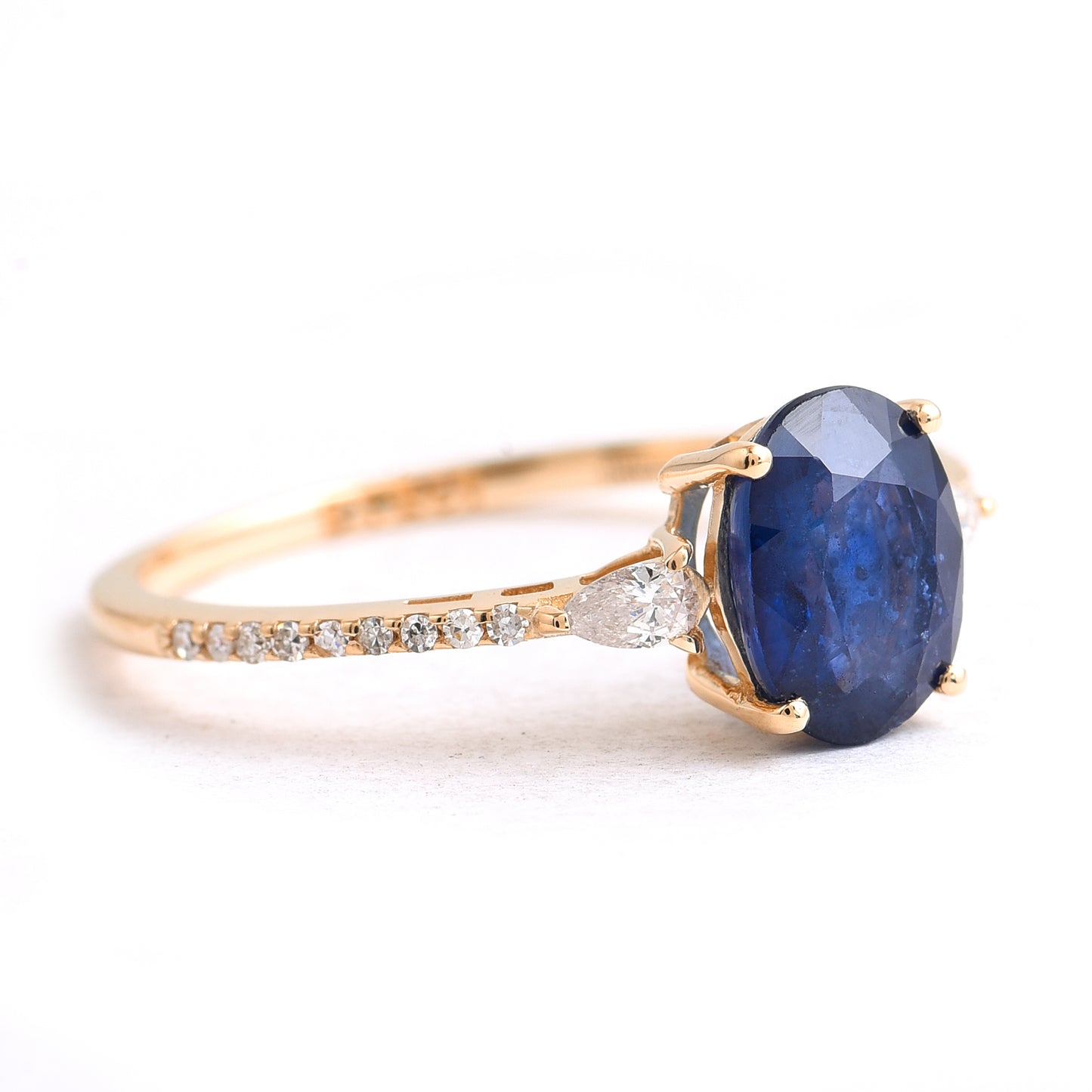 1.75 Ct Oval Sapphire 14K Gold Ring