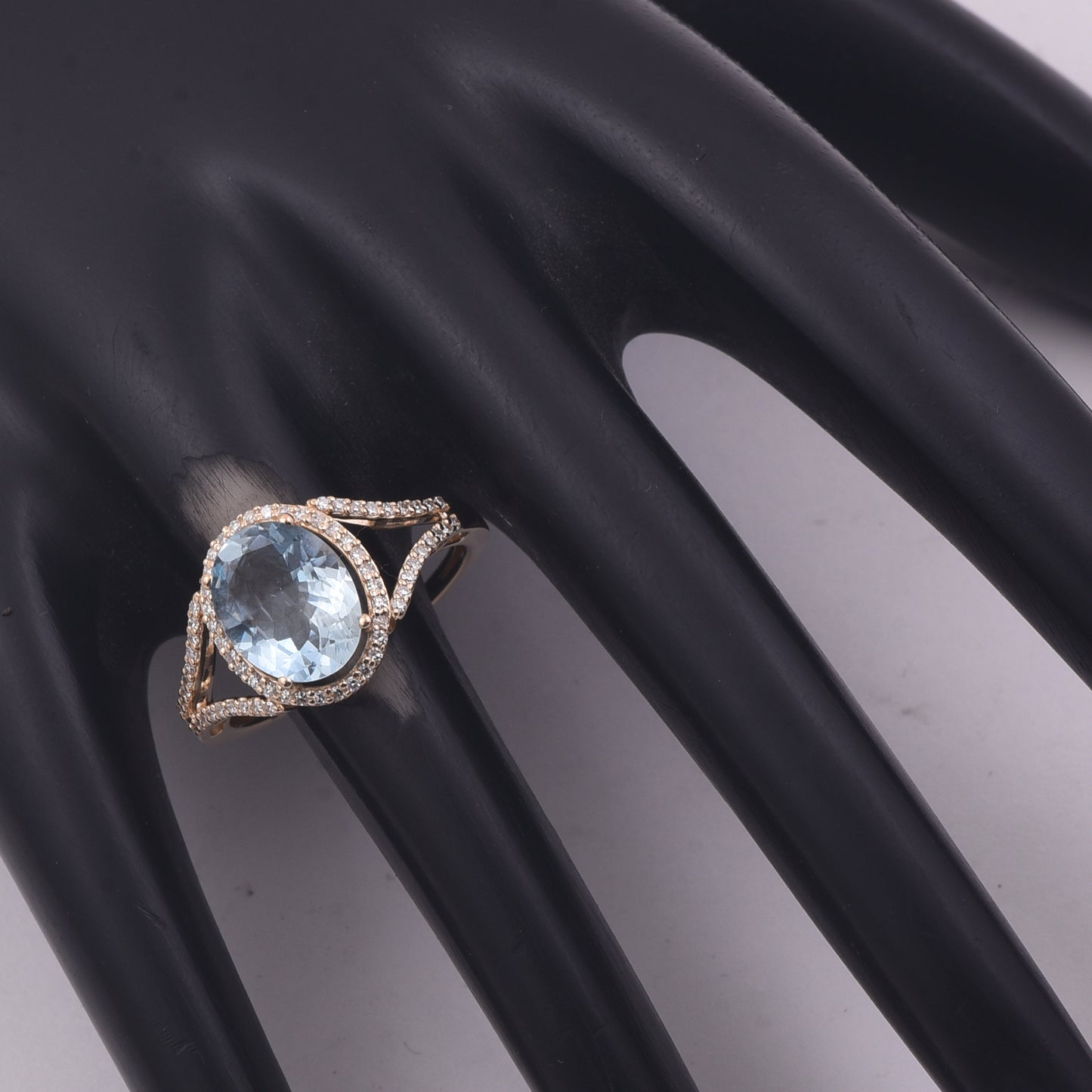 1.96 Ct Oval Mixed Cut Natural Aquamarine 14K Gold Ring