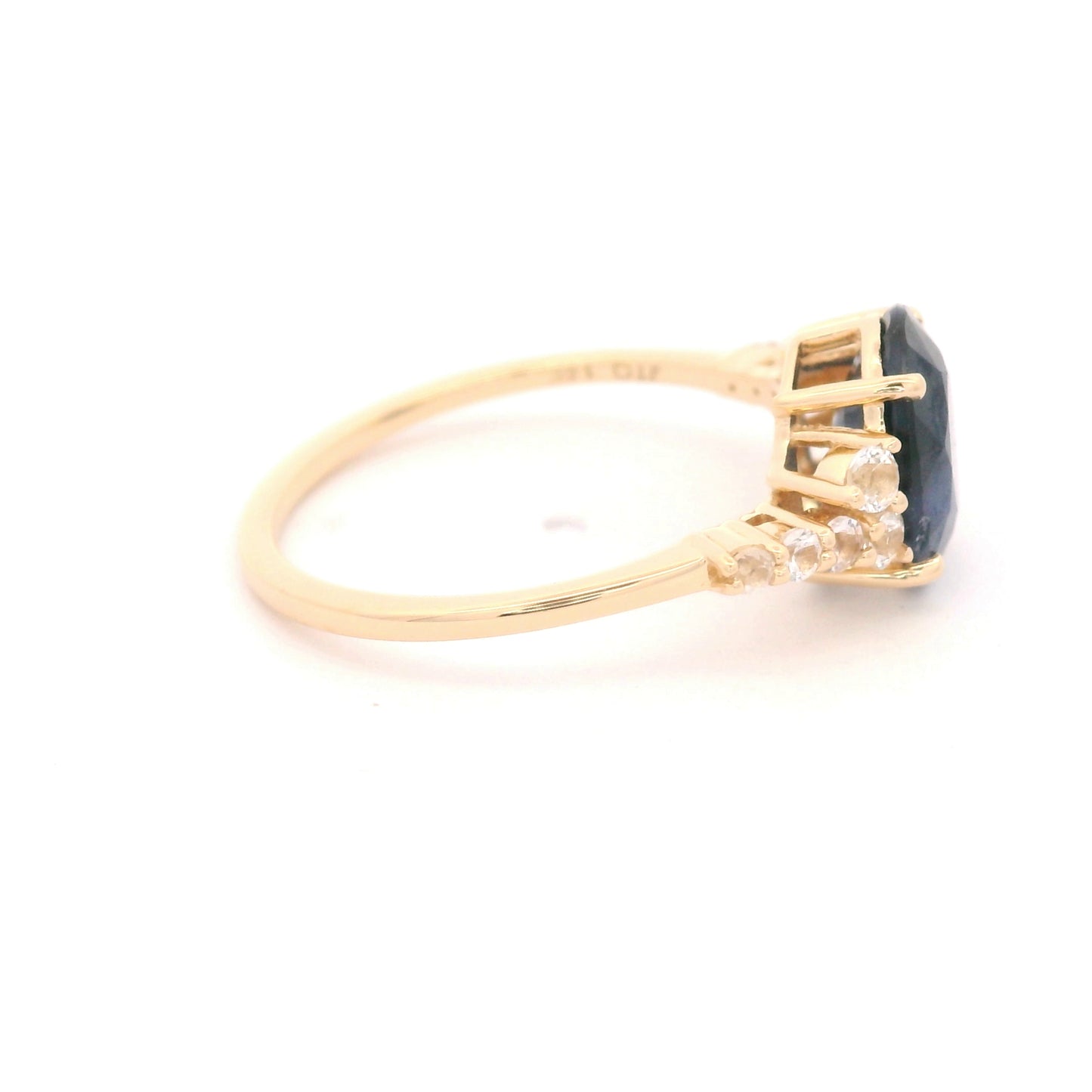 2.64 Ct Oval Sapphire 14K Gold Ring