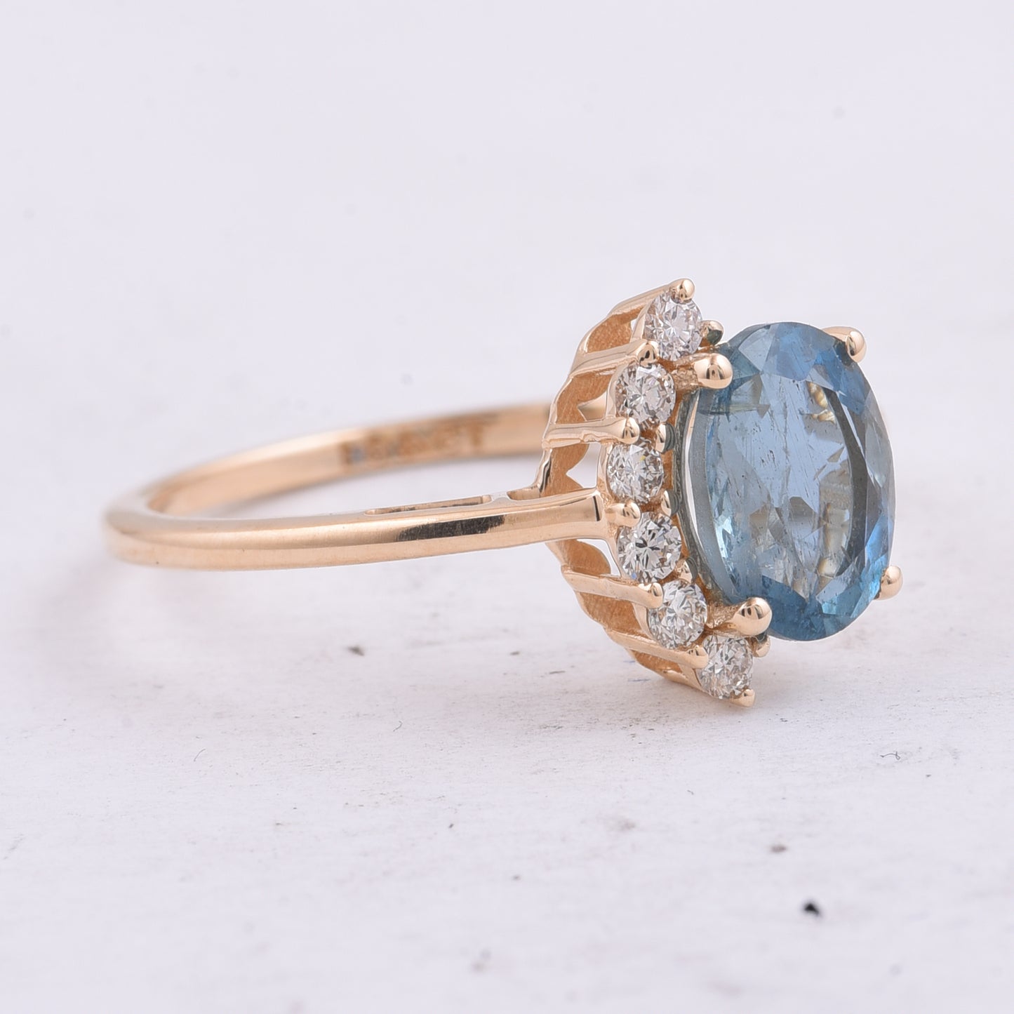 1.47 Ct Oval Natural Aquamarine 14K Gold Ring