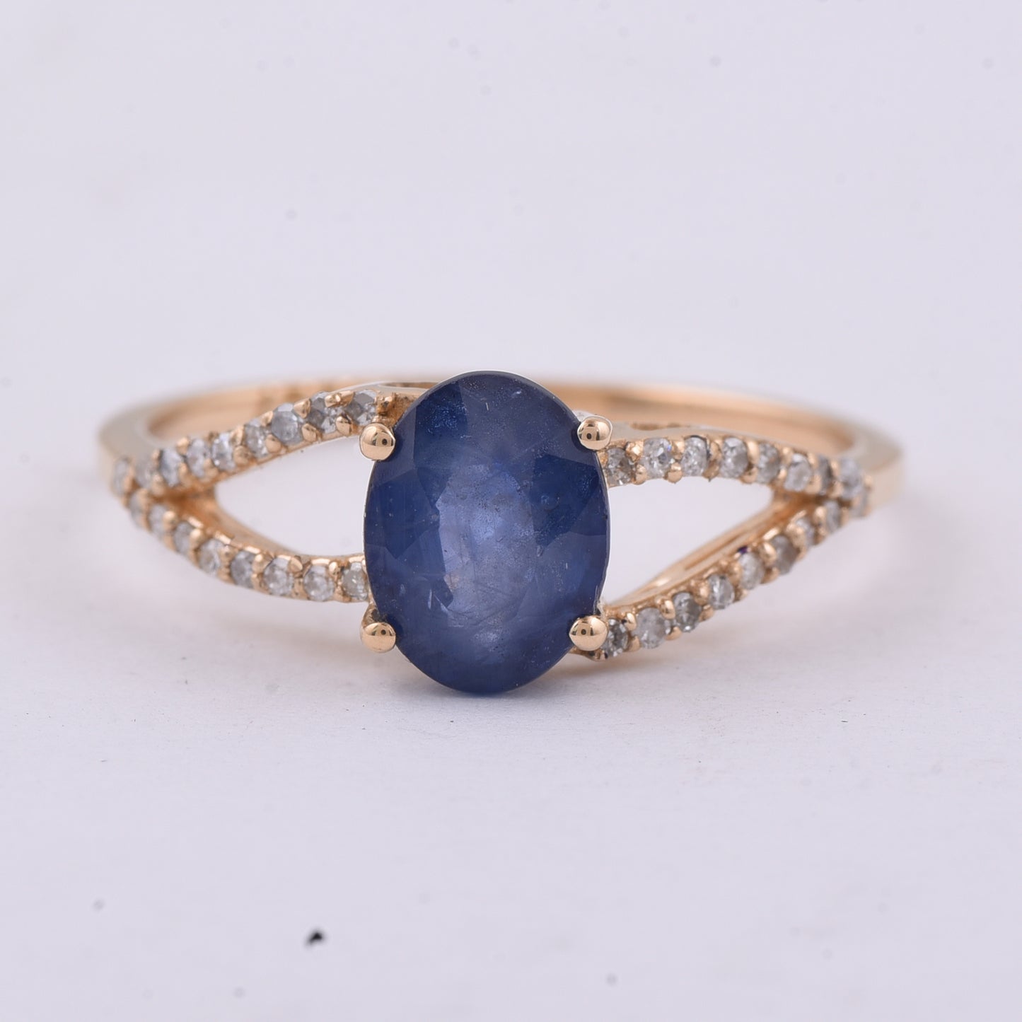 1.87 Ct Oval Natural Sapphire 14K Gold Ring