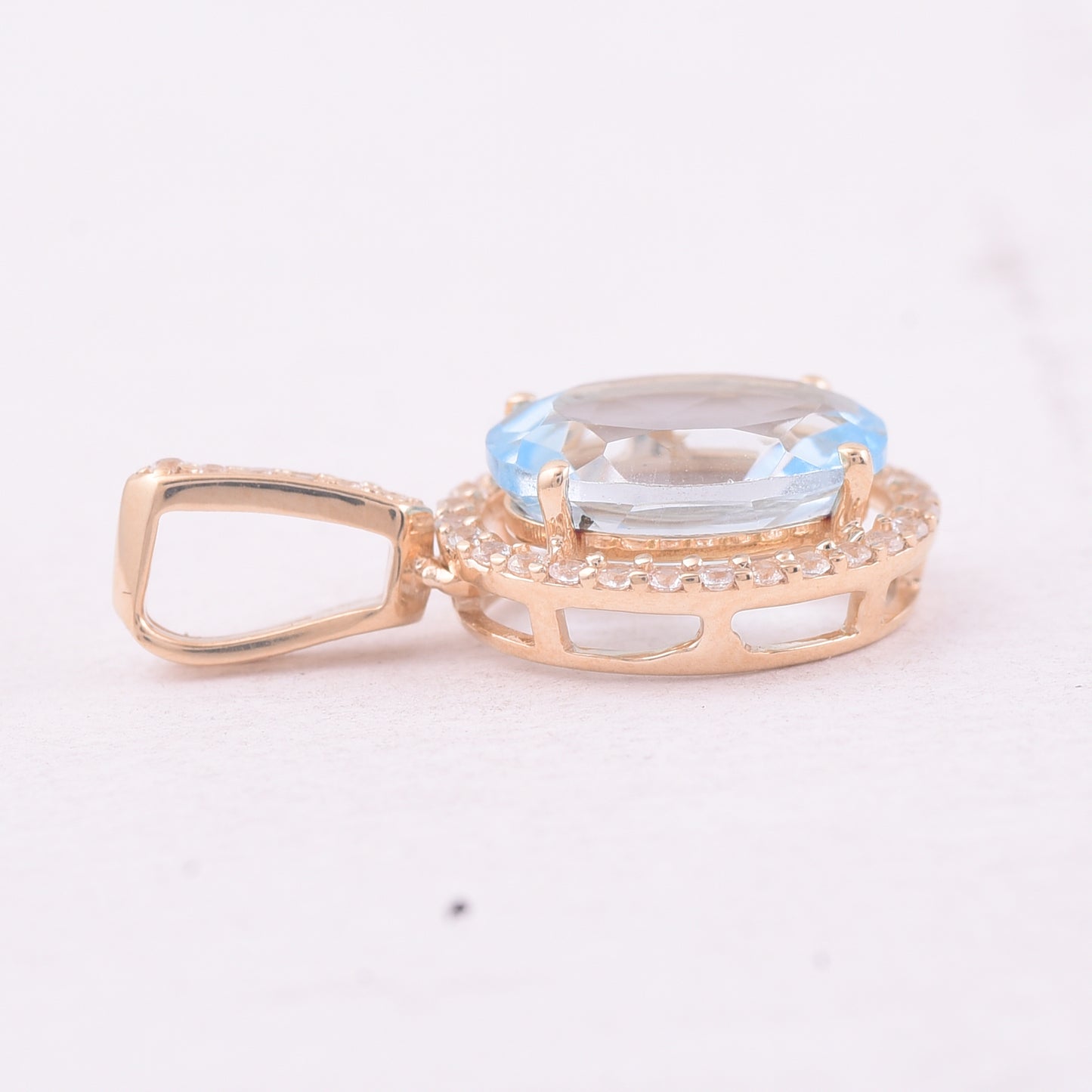 2.26 Ct Oval Blue Topaz 9K Gold Pendant