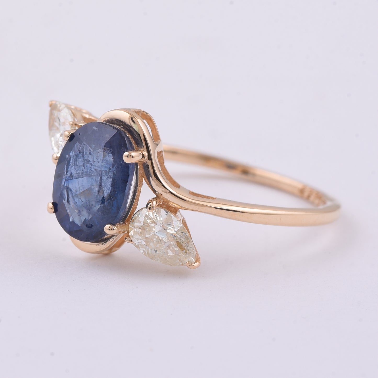 2.26 Ct Oval Natural Sapphire 14K Gold Ring