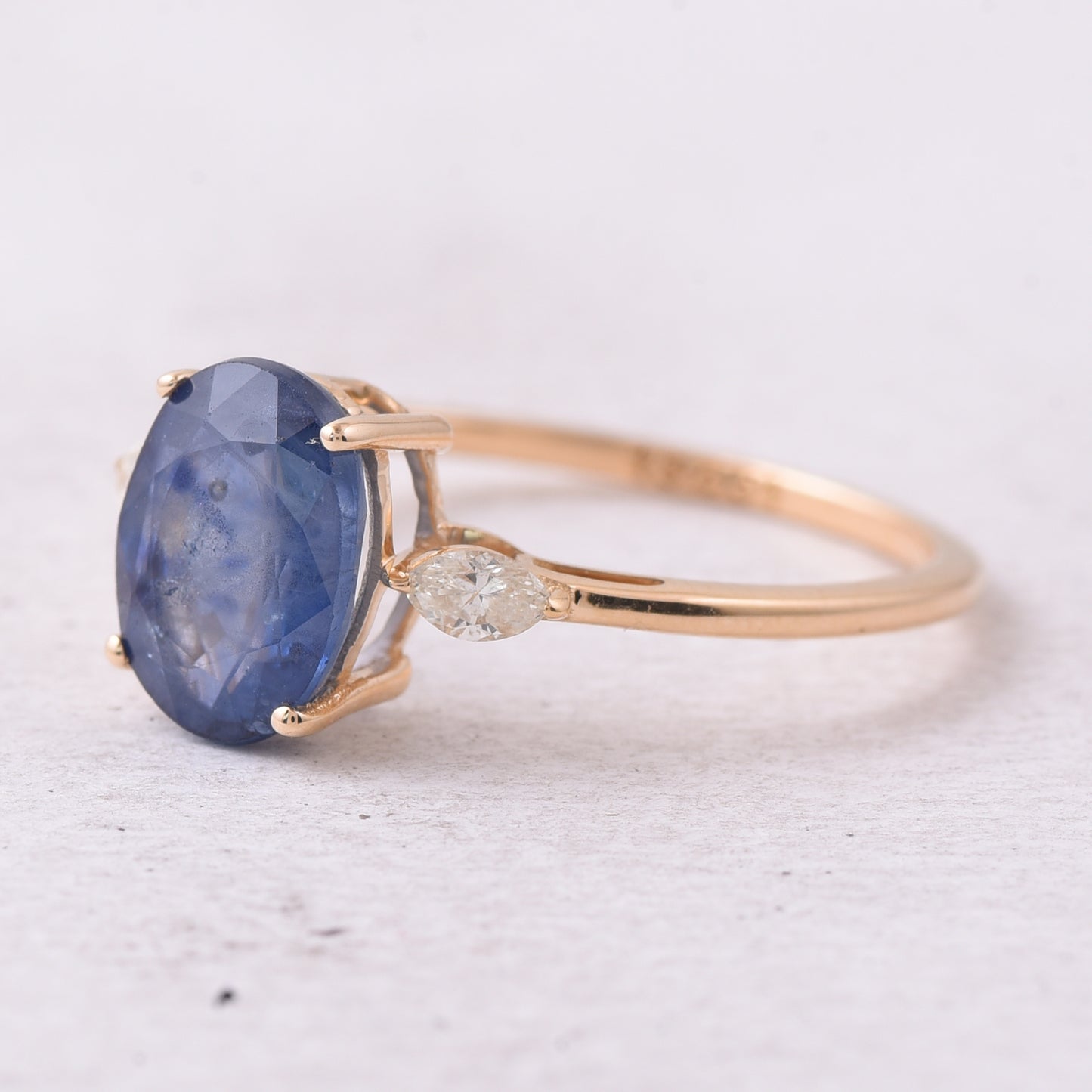 2.54 Ct Oval Natural Sapphire 14K Gold Ring