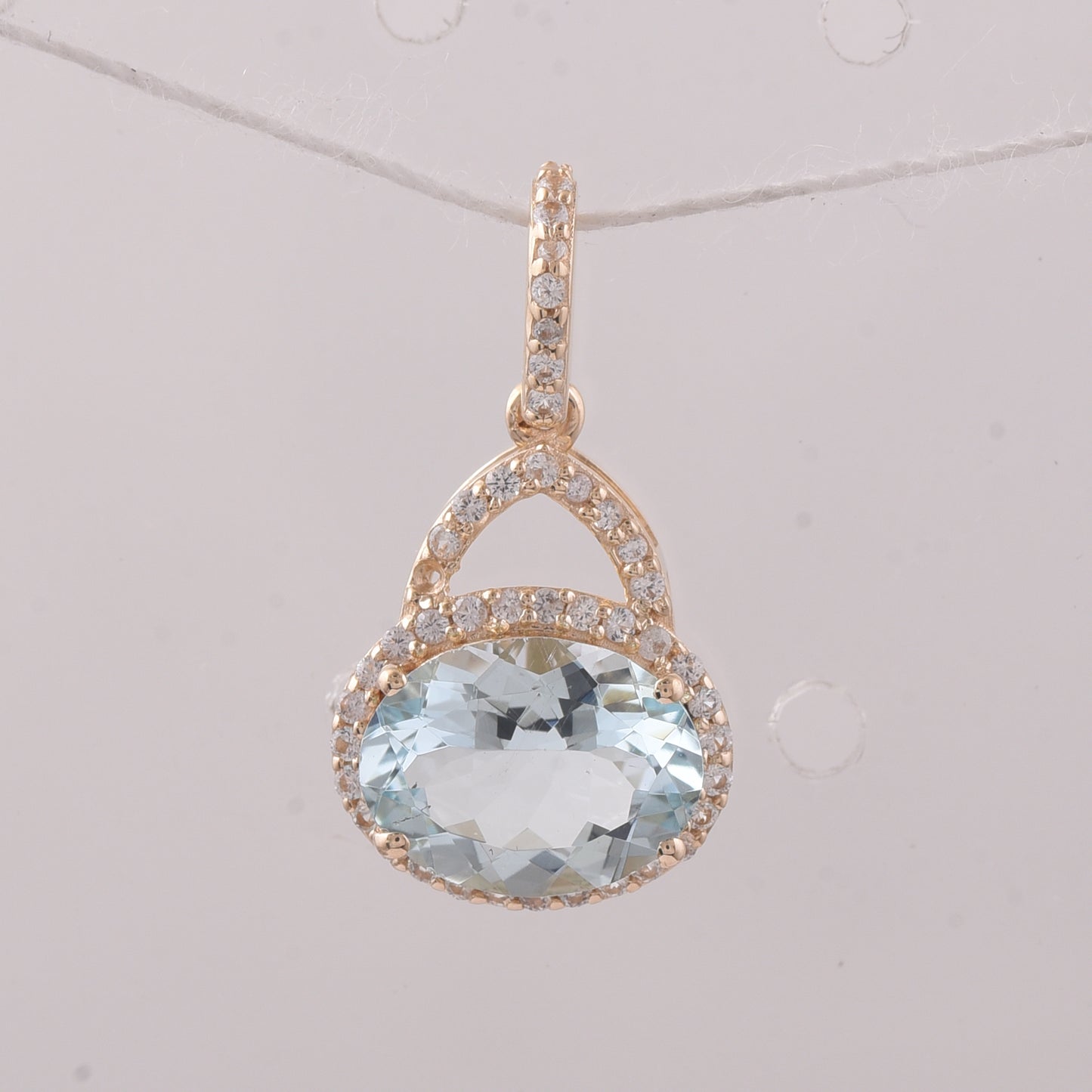 1.30 Ct Oval Aquamarine 9K Gold Pendant