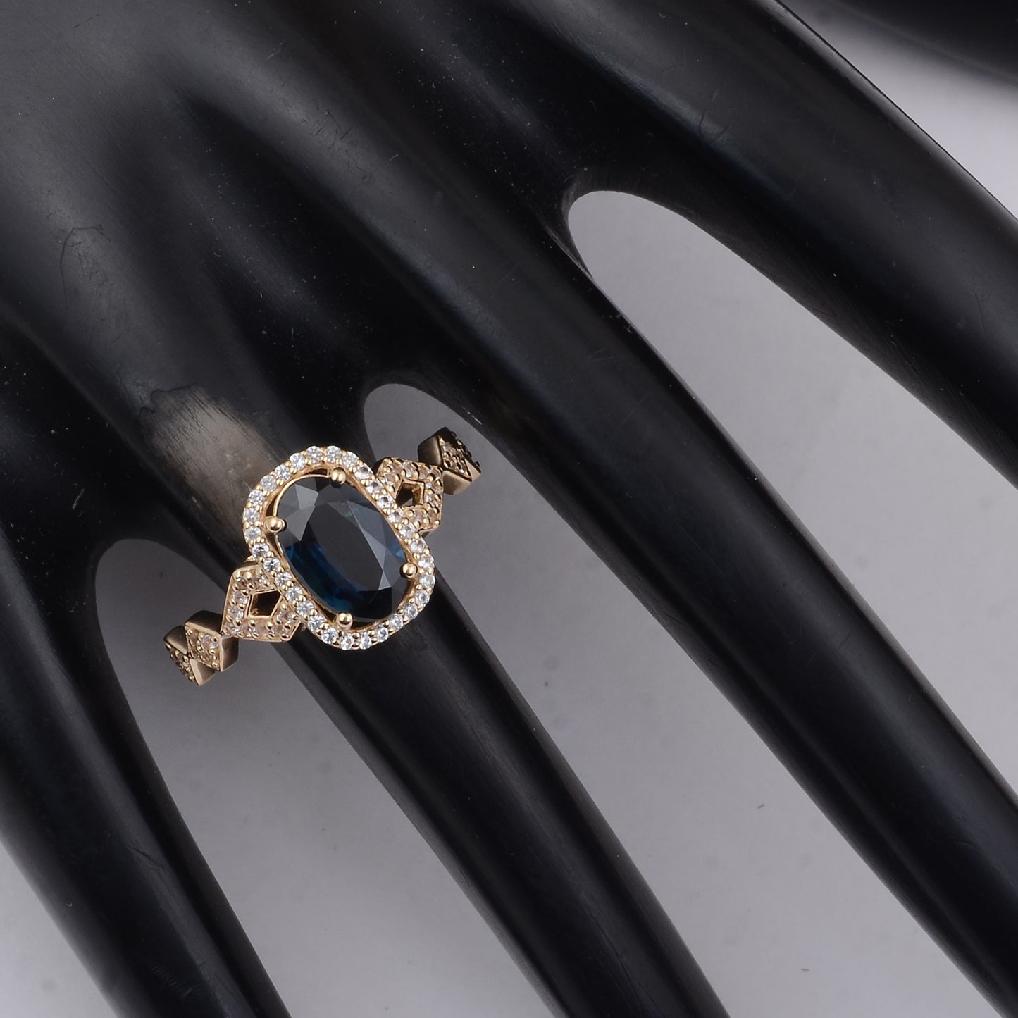 1.84 Ct Oval Sapphire 9K Gold Ring