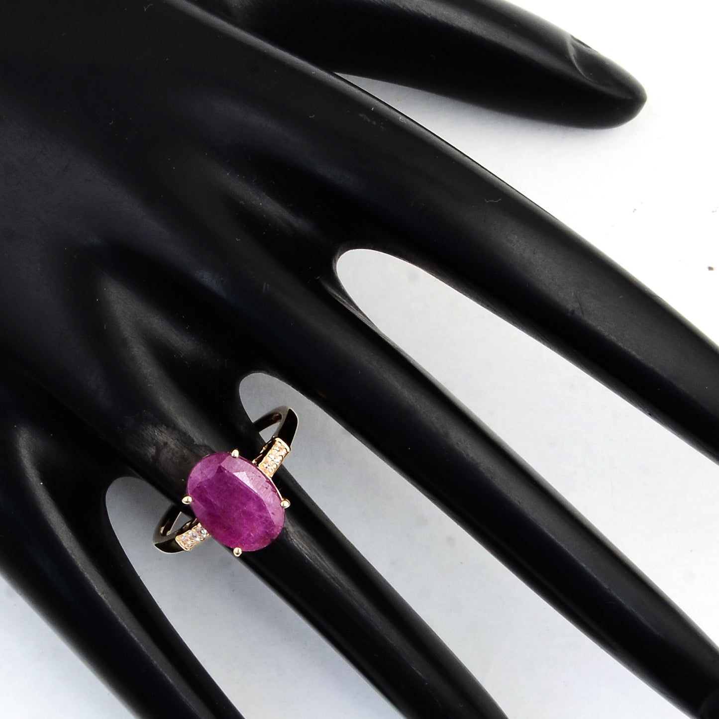 3.90 Ct Oval Ruby 14K Gold Ring
