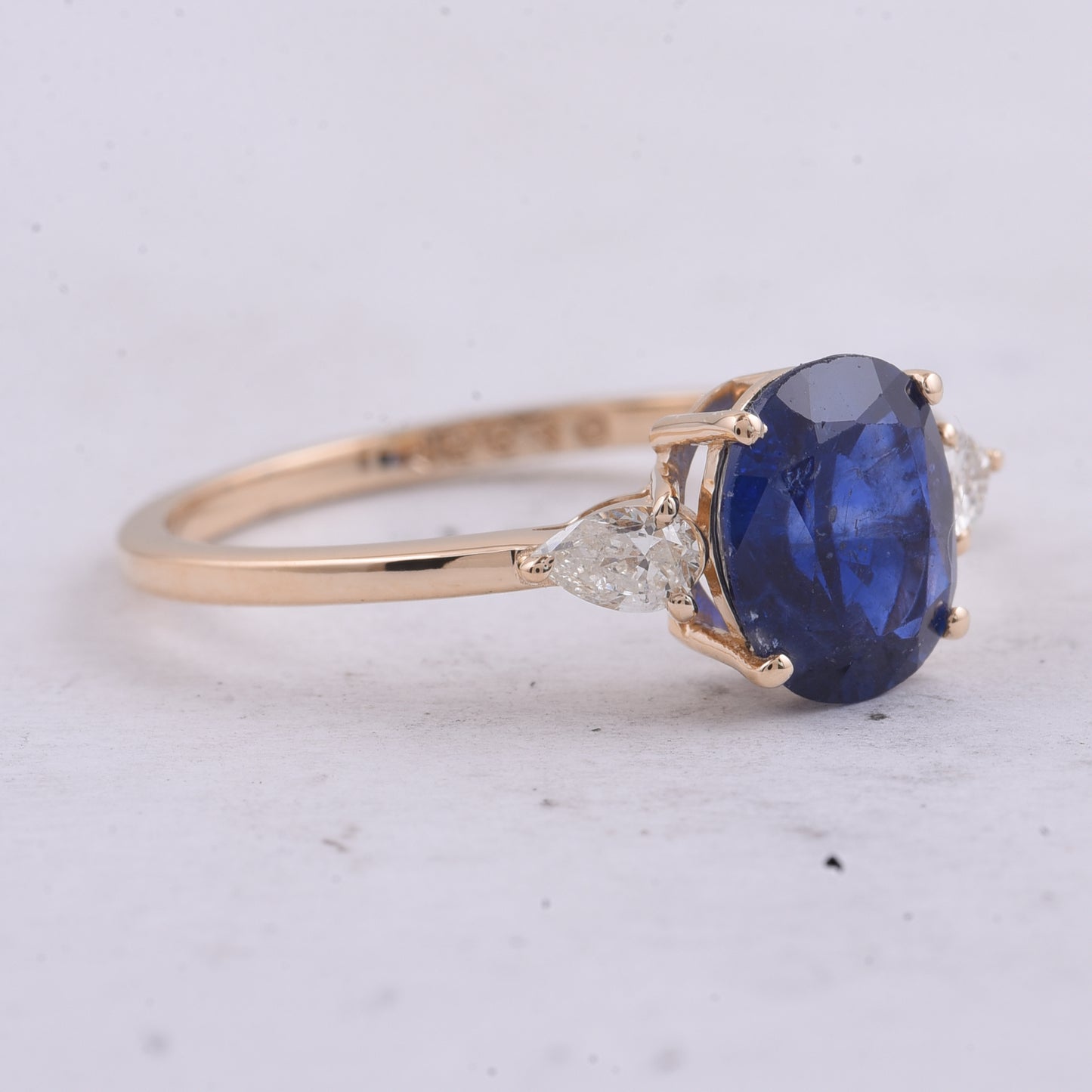 1.91 Ct Oval Natural Sapphire 14K Gold Ring