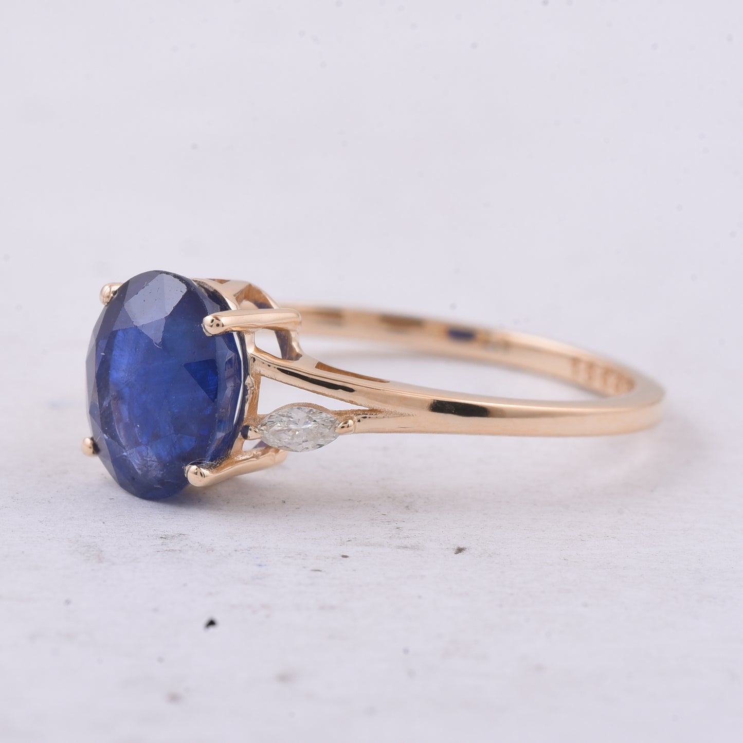 2.39 Ct Oval Natural Sapphire 14K Gold Ring