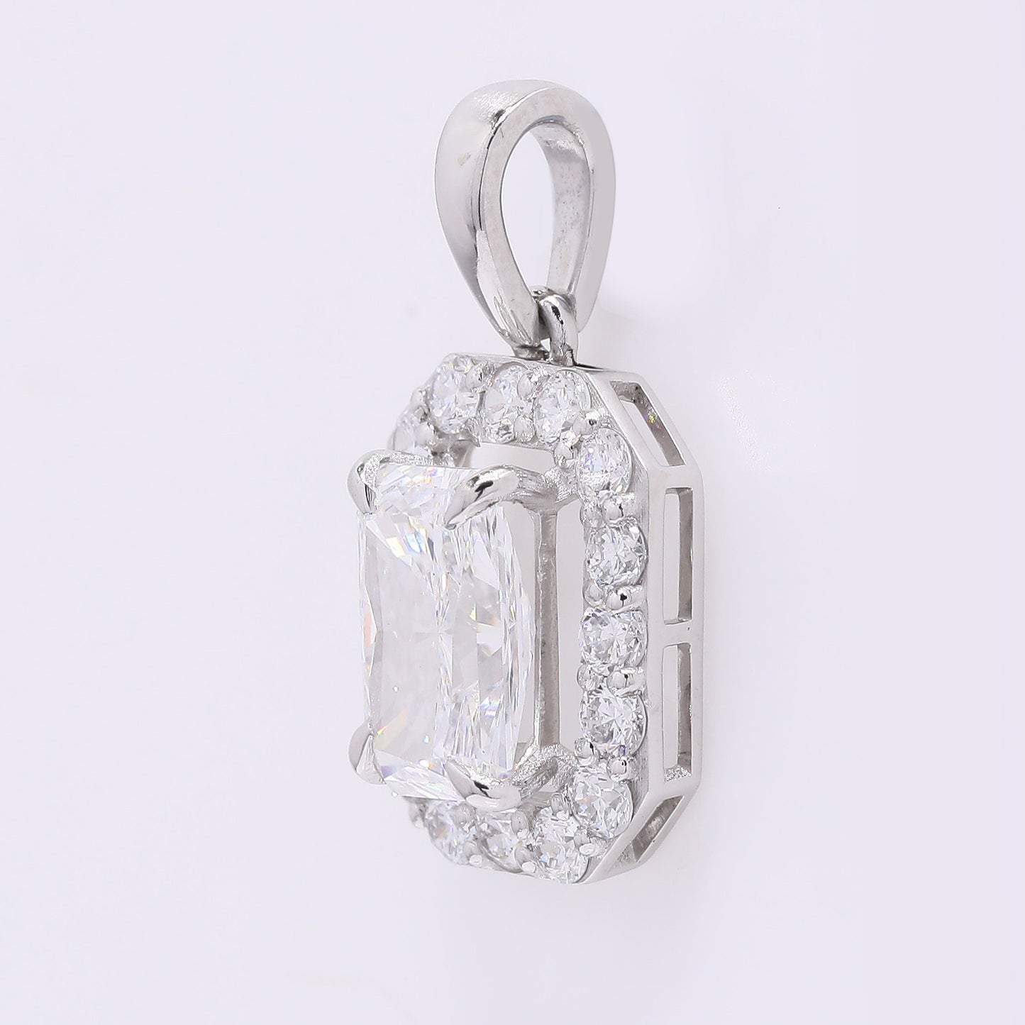 2.56 Carats Lab Grown Diamond 950 Platinum Pendant