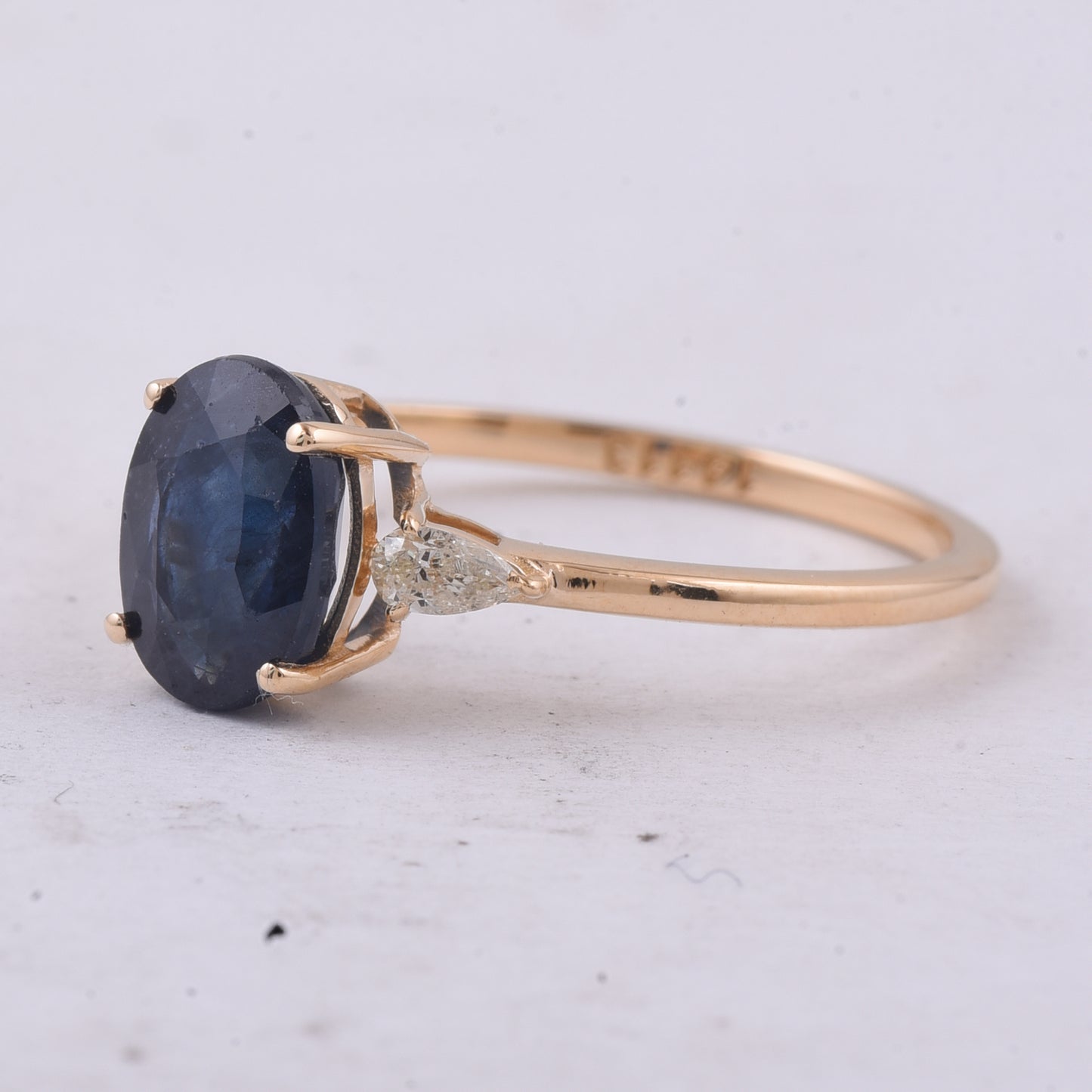 2.02 Ct Oval Natural Sapphire 14K Gold Ring