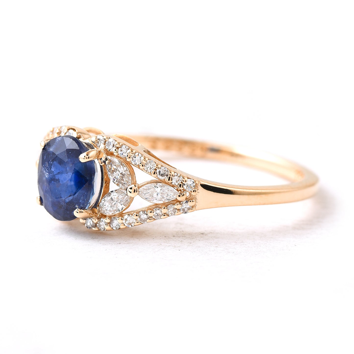 1.40 Ct Oval Sapphire 14K Gold Ring