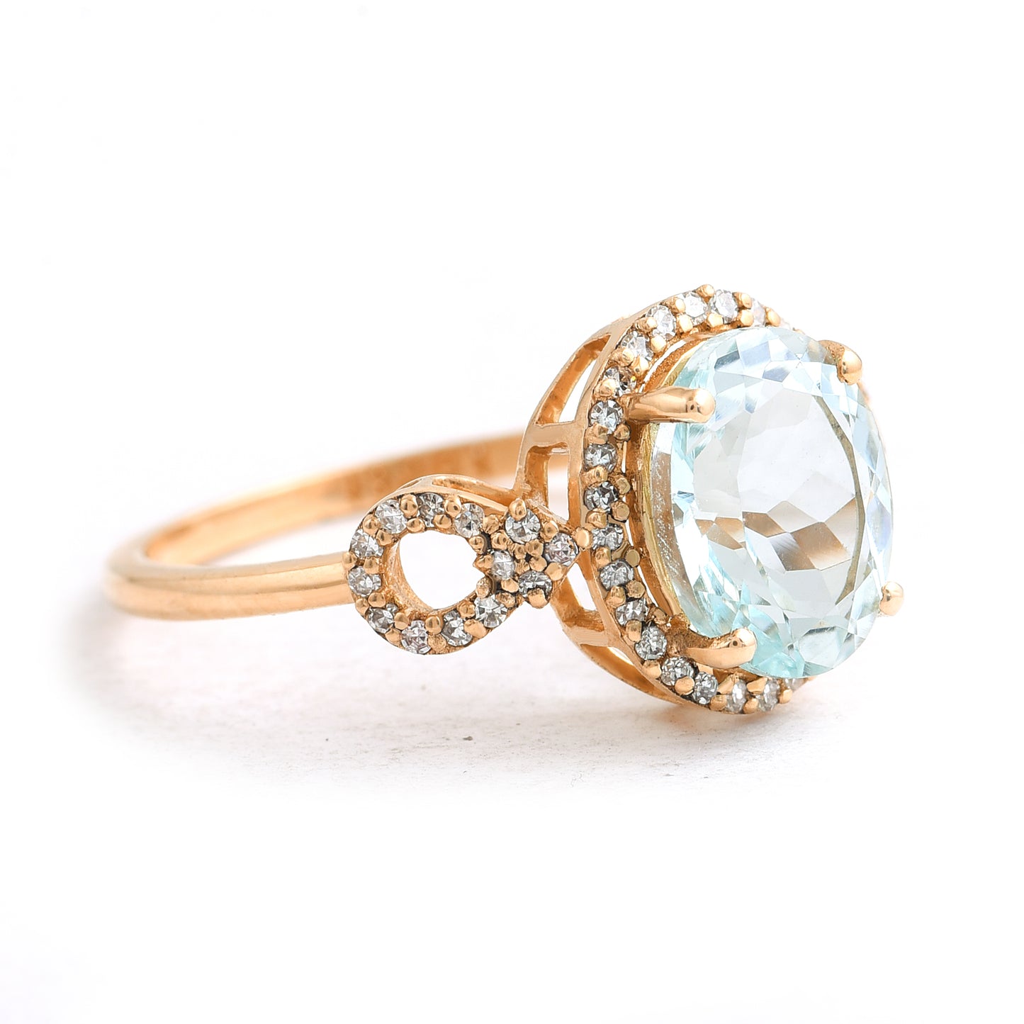 2.03 Ct Oval Aquamarine 14K Gold Ring