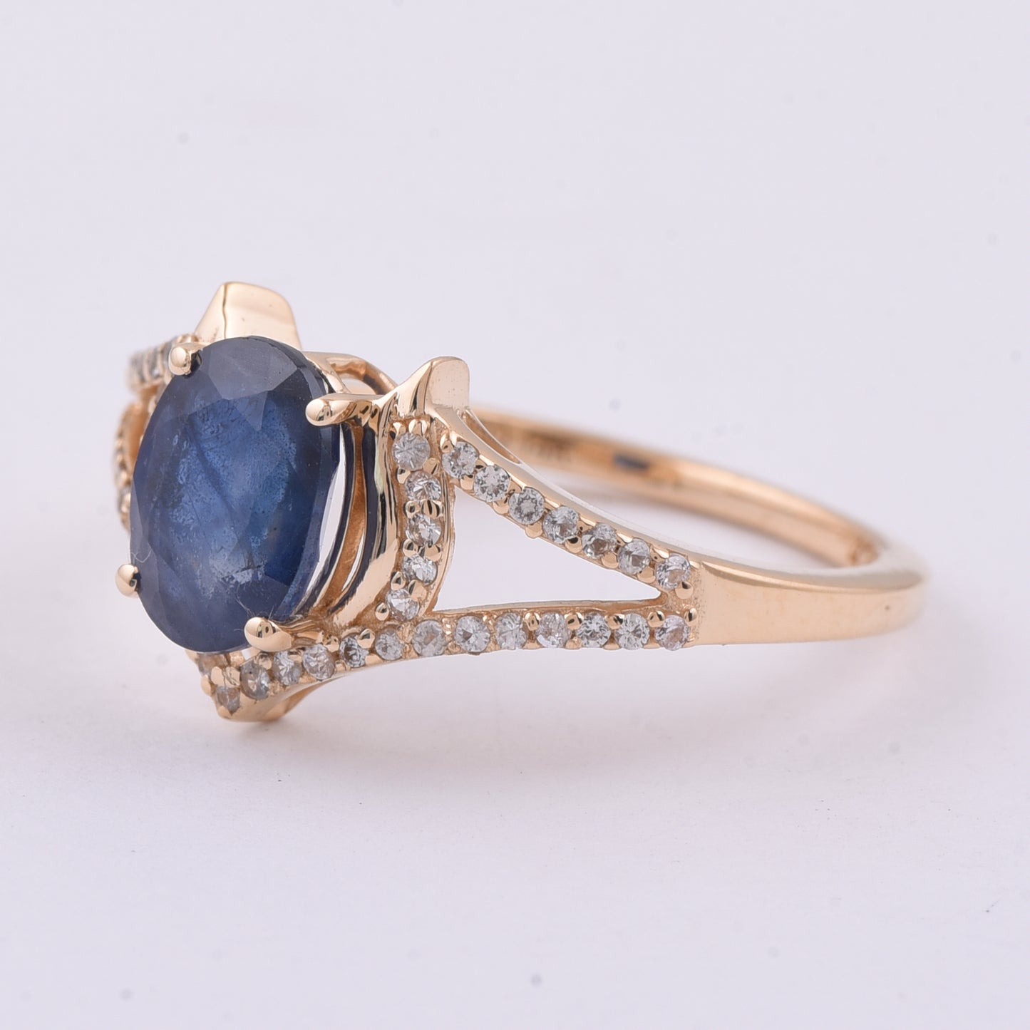 2.08 Ct Oval Natural Sapphire 14K Gold Ring