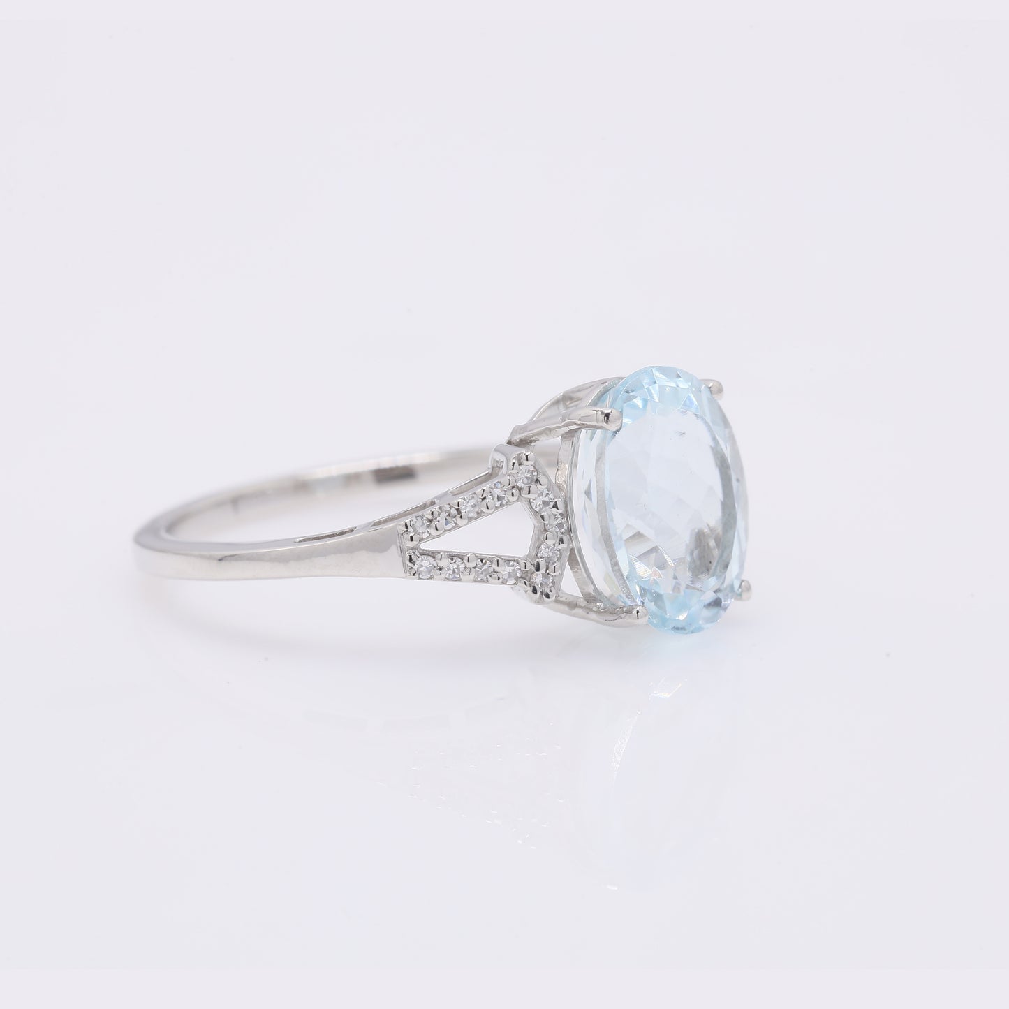 2.65 Ct Oval Mixed Cut Natural Aquamarine 950 Platinum Ring