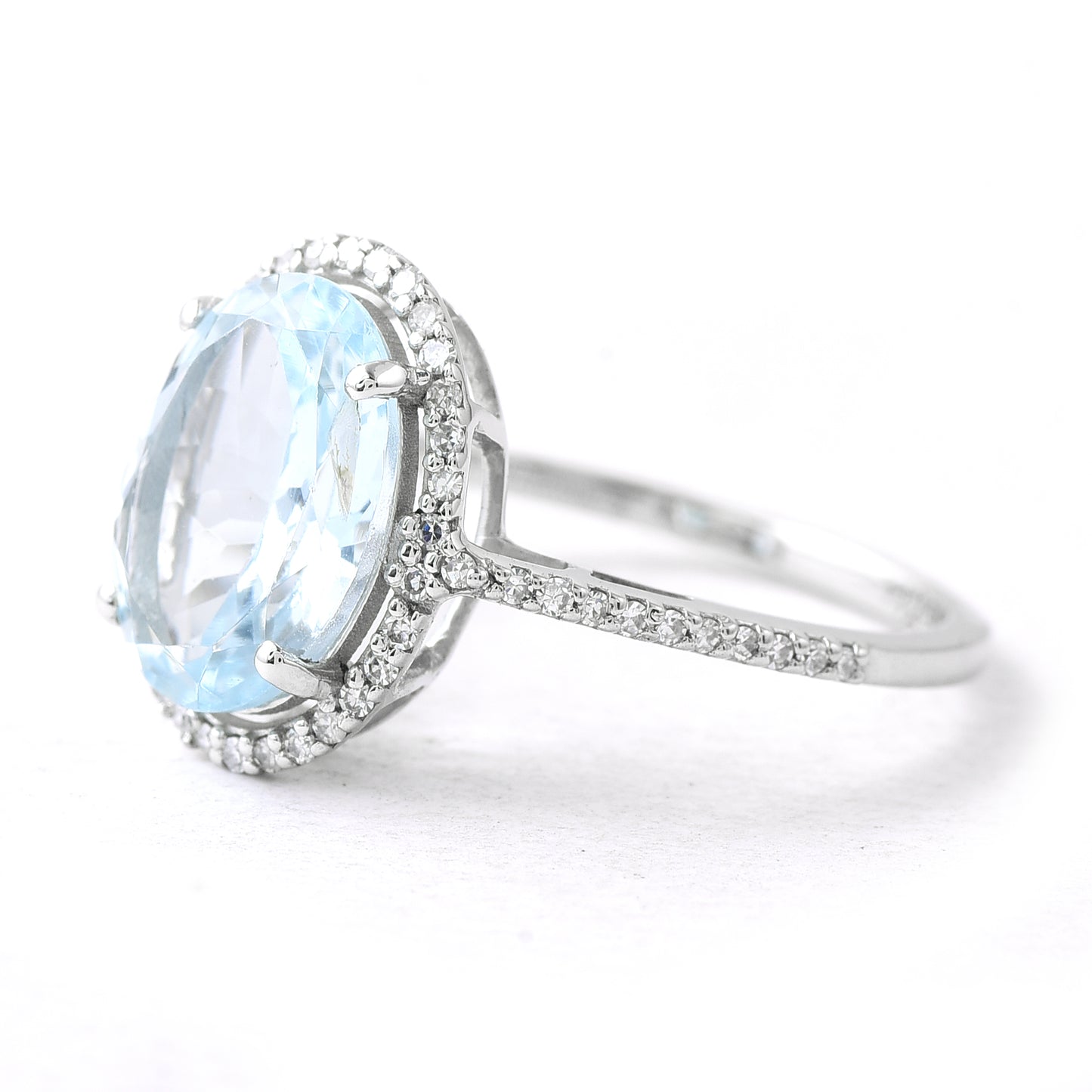 2.48 Ct Oval Aquamarine 950 Platinum Ring