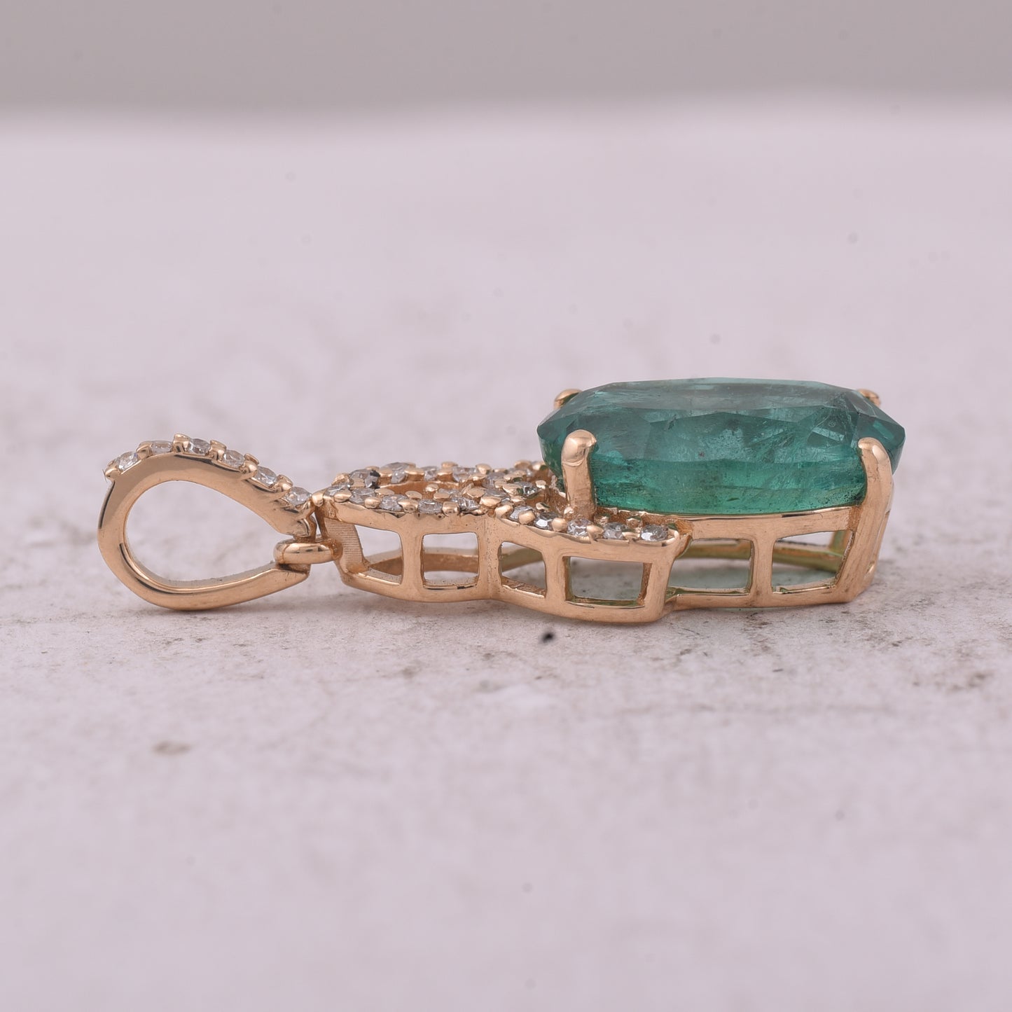 2.23 Ct Oval Mixed Cut Natural Emerald 14K Gold Pendant