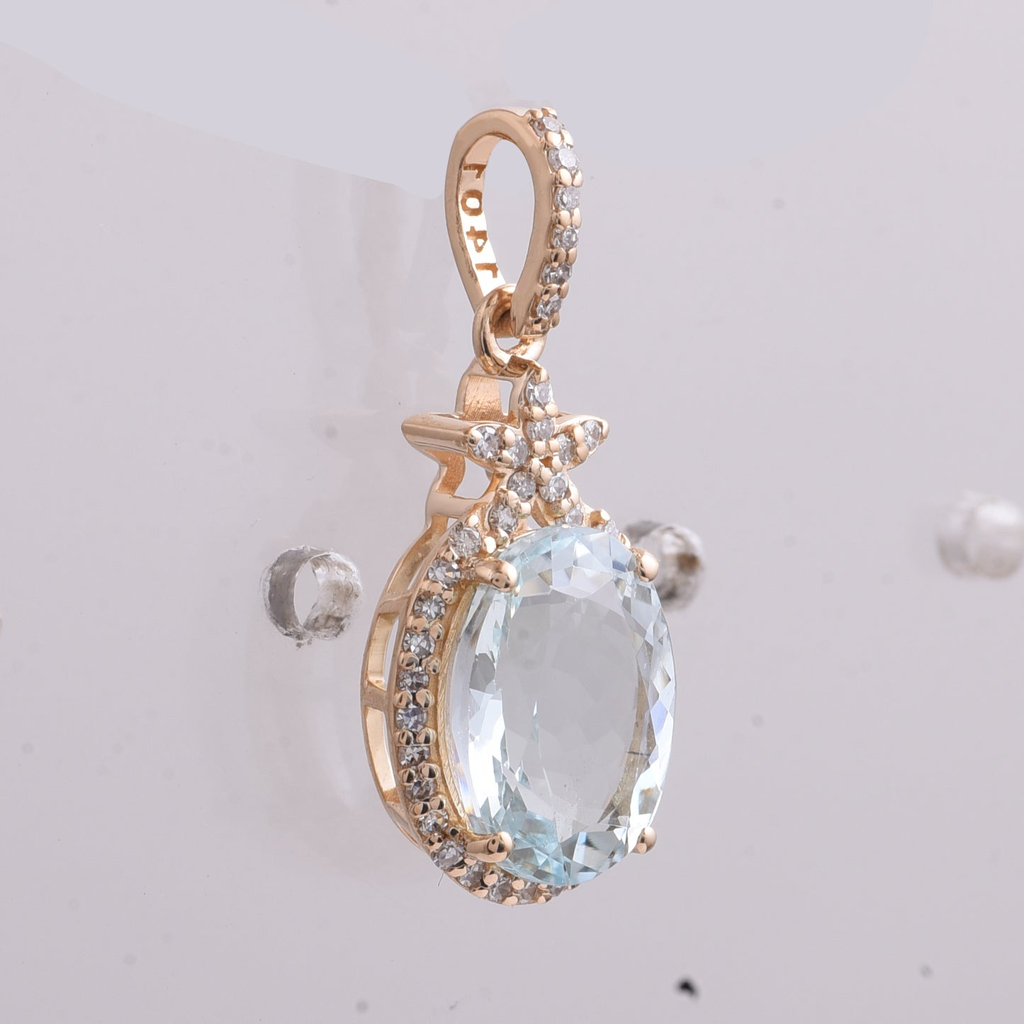 2.16 Ct Oval Aquamarine 14K Gold Pendant