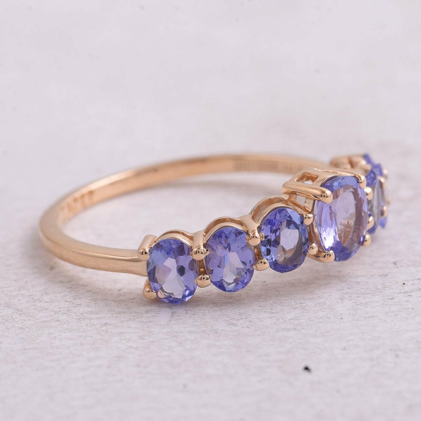 1.23 Ct Oval Natural Tanzanite 14K Gold Ring