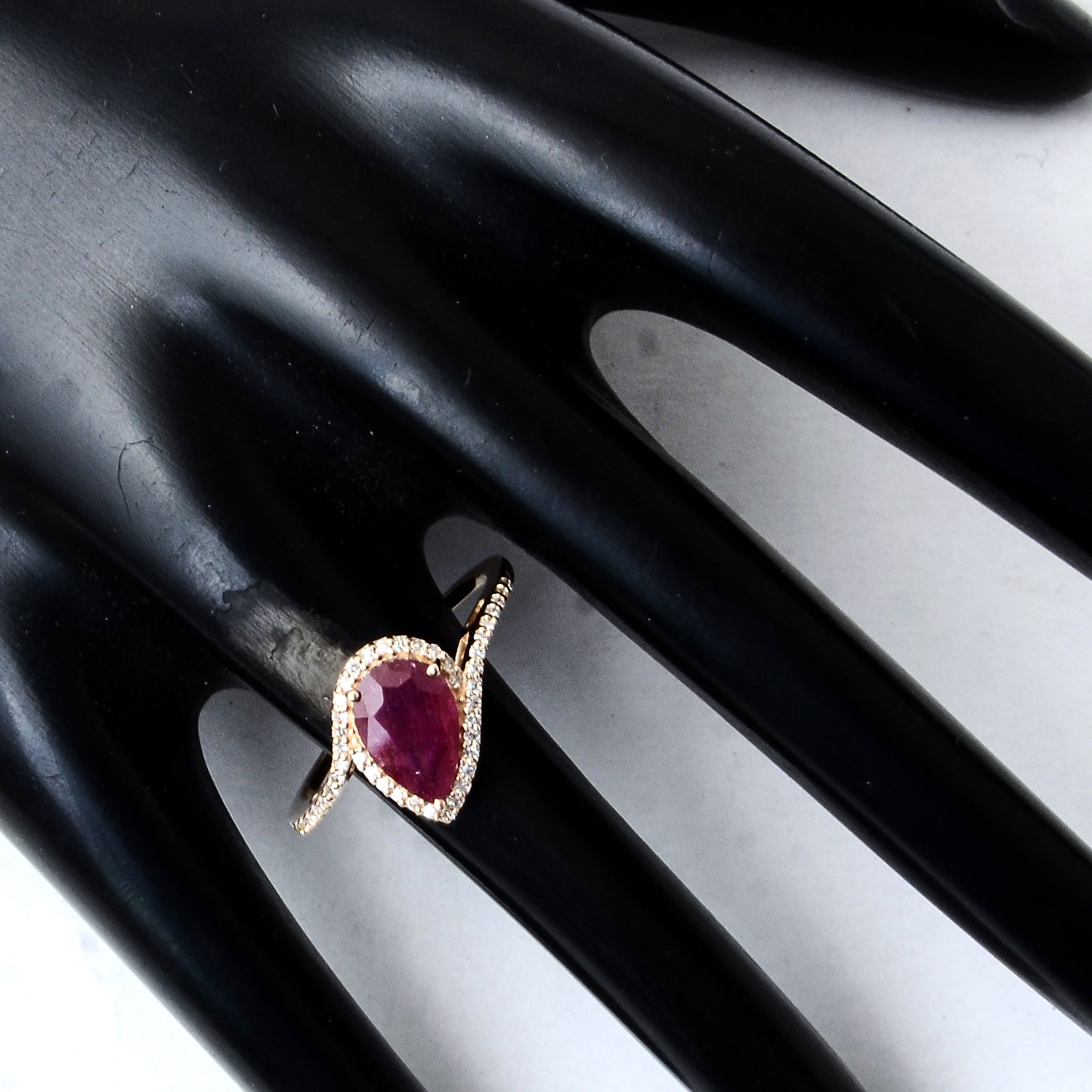 1.65 Ct Pear Mixed Cut Natural Corundum Ruby 14K Gold Ring