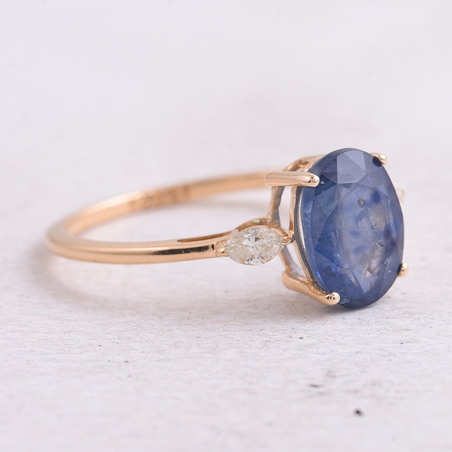 2.54 Ct Oval Natural Sapphire 14K Gold Ring