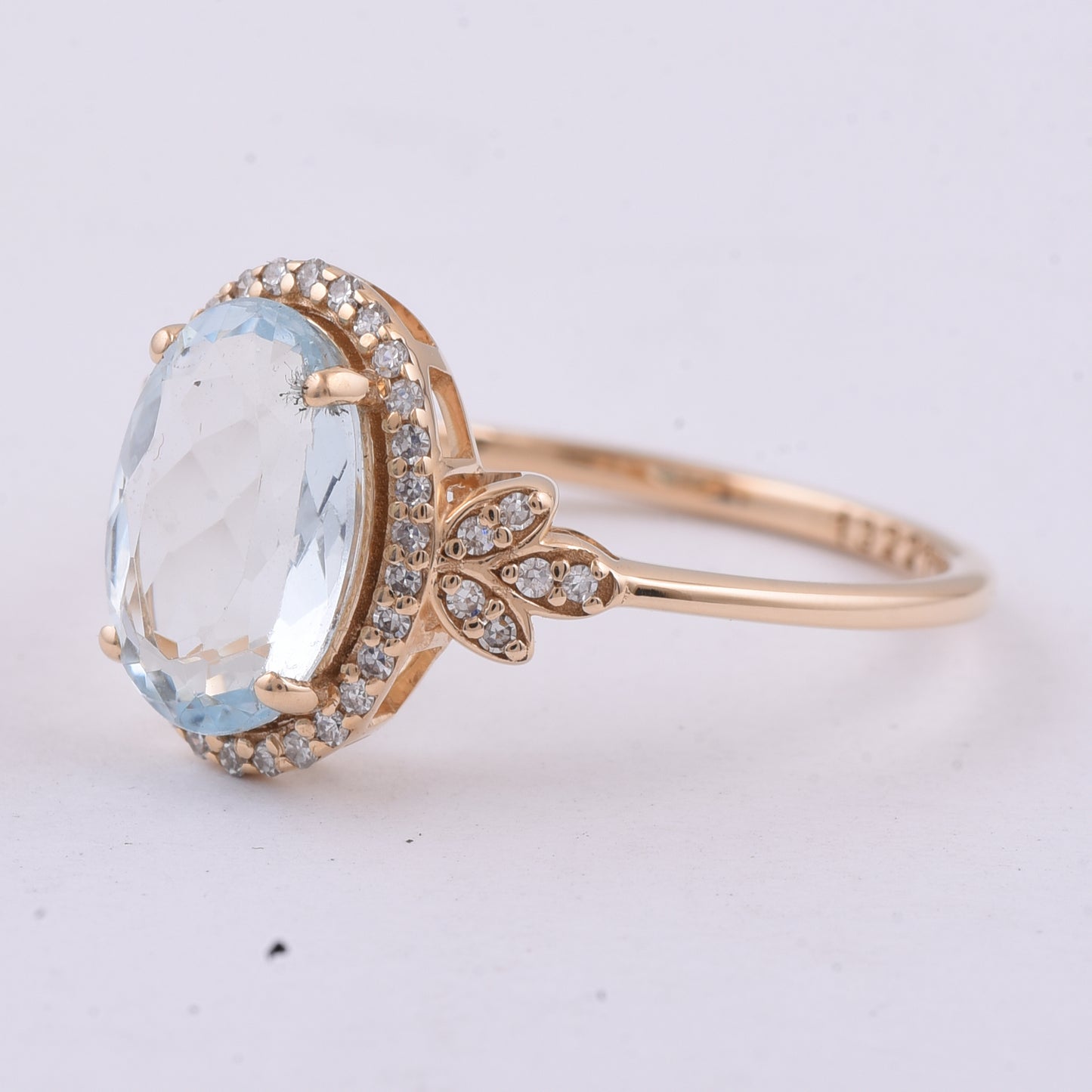 1.87 Ct Oval Natural Aquamarine 14K Gold Ring