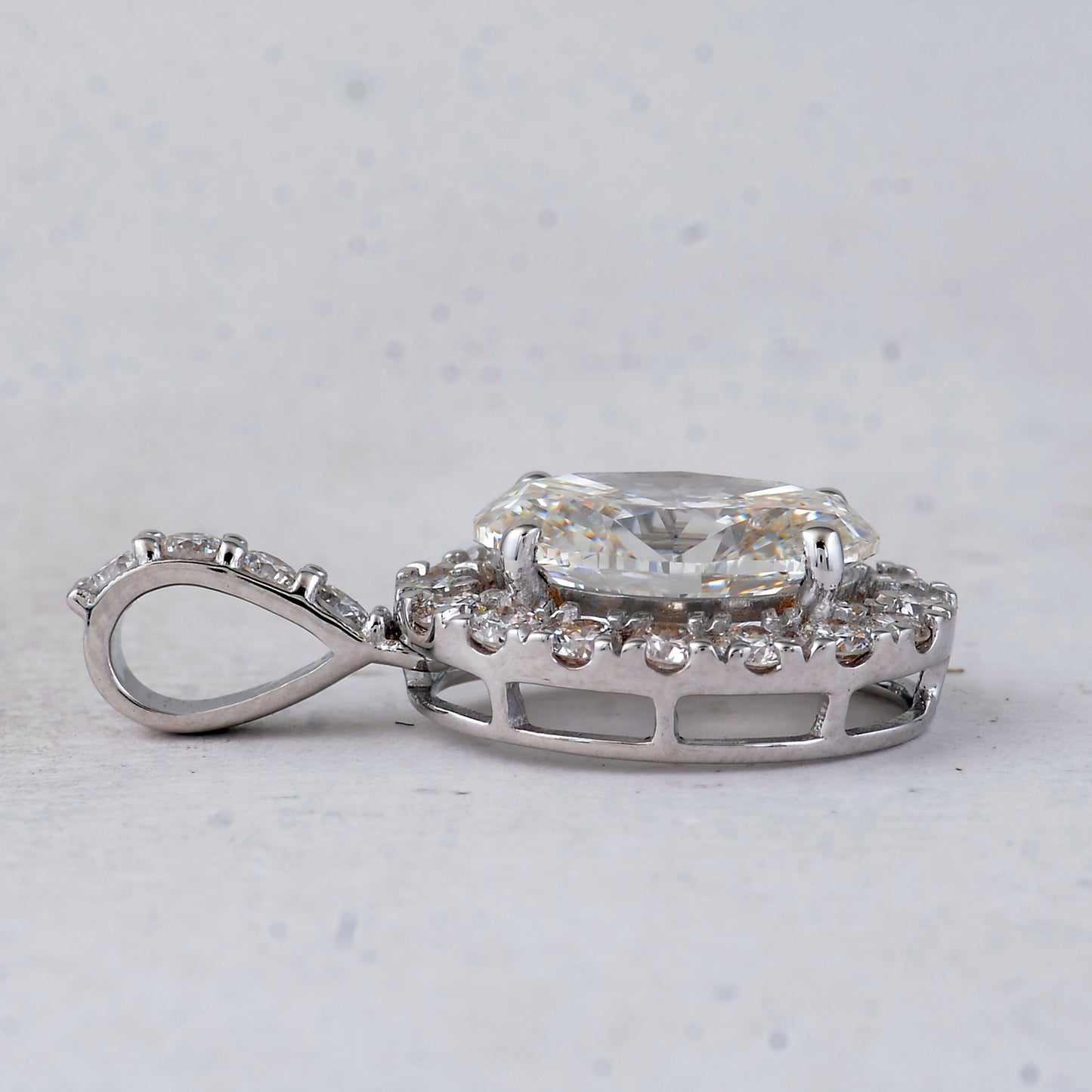 2.30 Carats Lab Grown Diamond 14K Gold Pendant