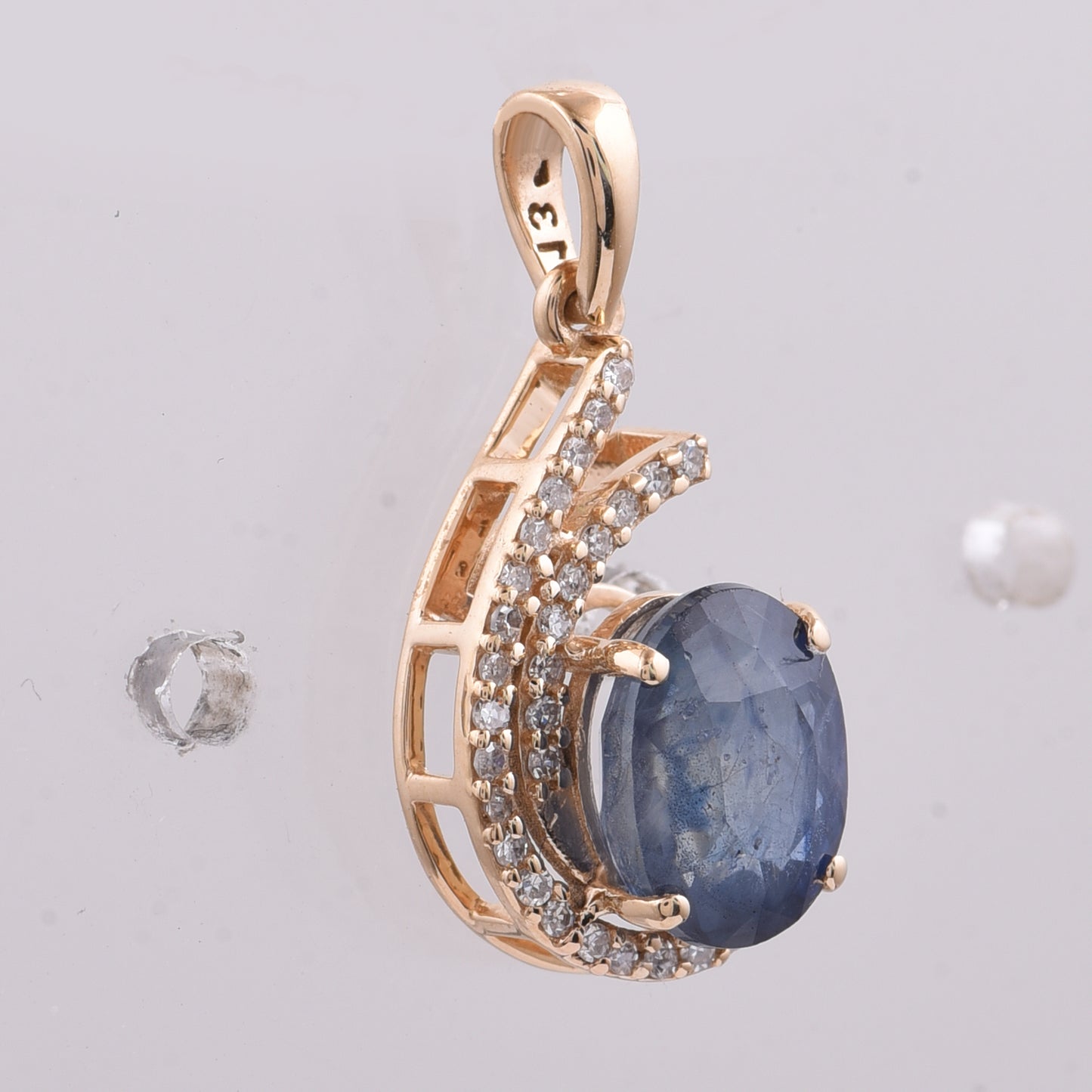 2.33 Ct Oval Natural Sapphire 14K Gold Pendant