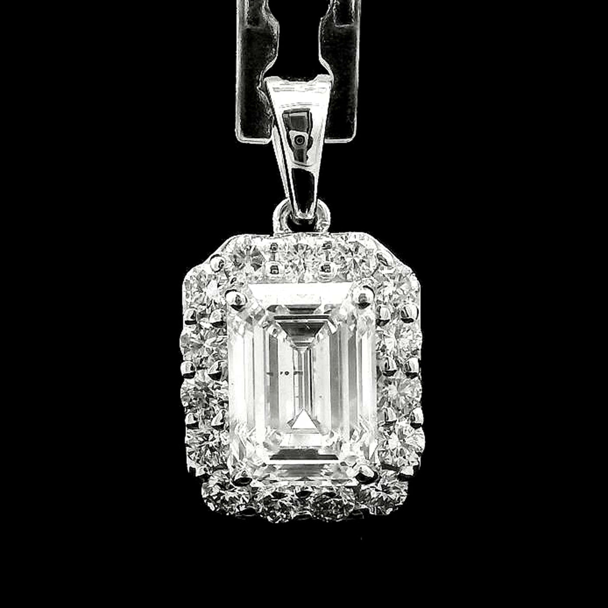 2.84 Carats Lab Grown Diamond 14K Gold Pendant