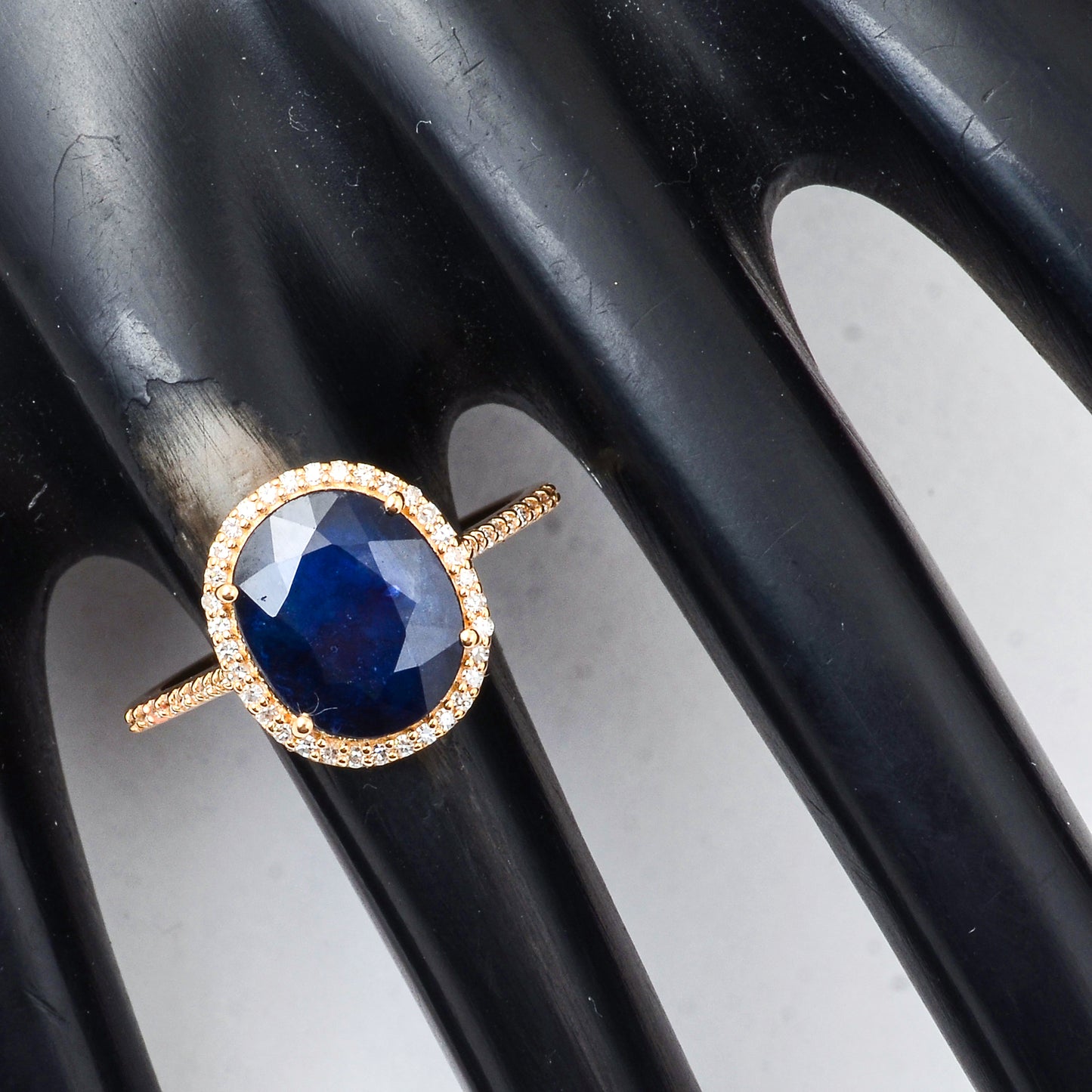 3.25 Ct Oval Mixed Cut Natural Sapphire 14K Gold Ring