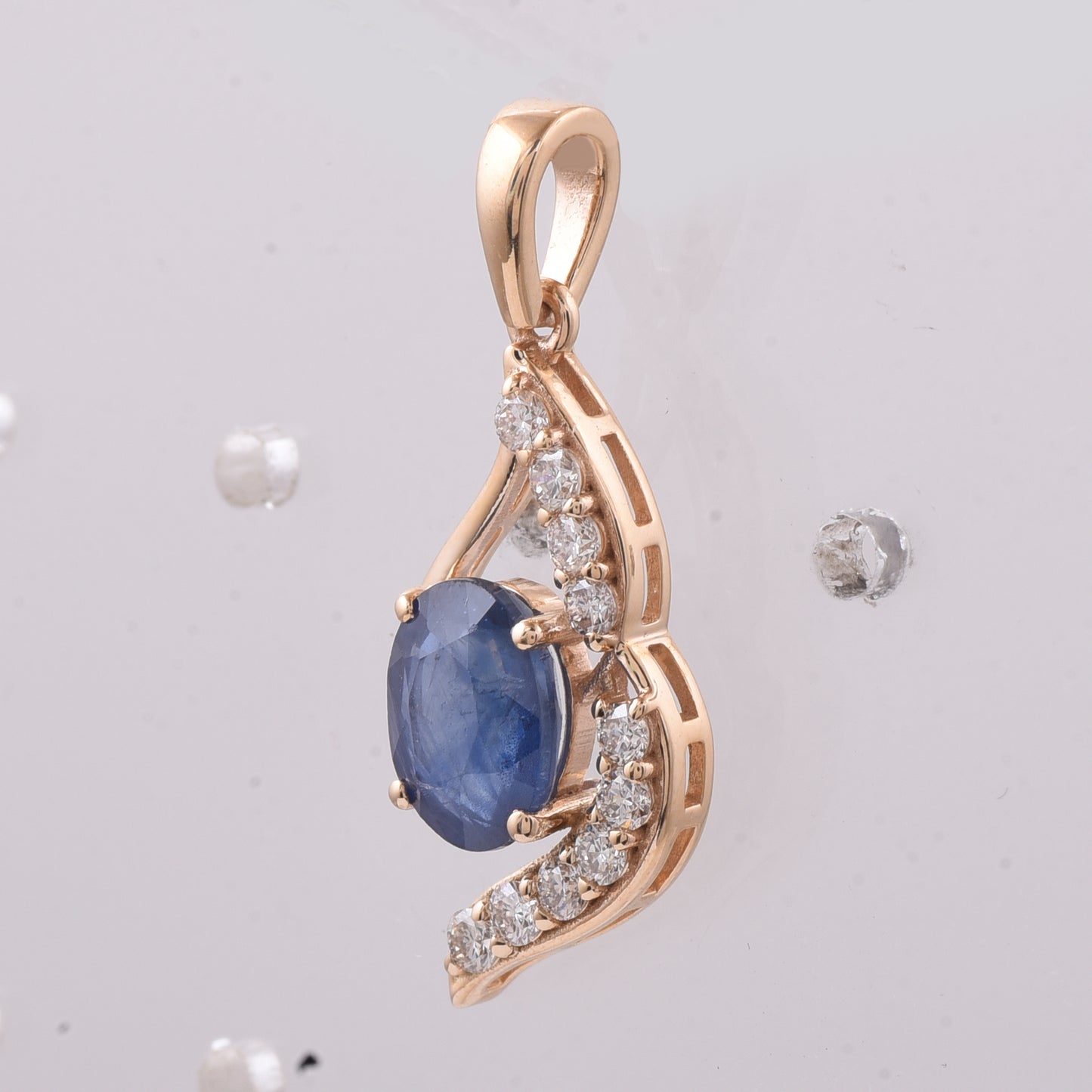 1.92 Ct Oval Natural Sapphire 14K Gold Pendant