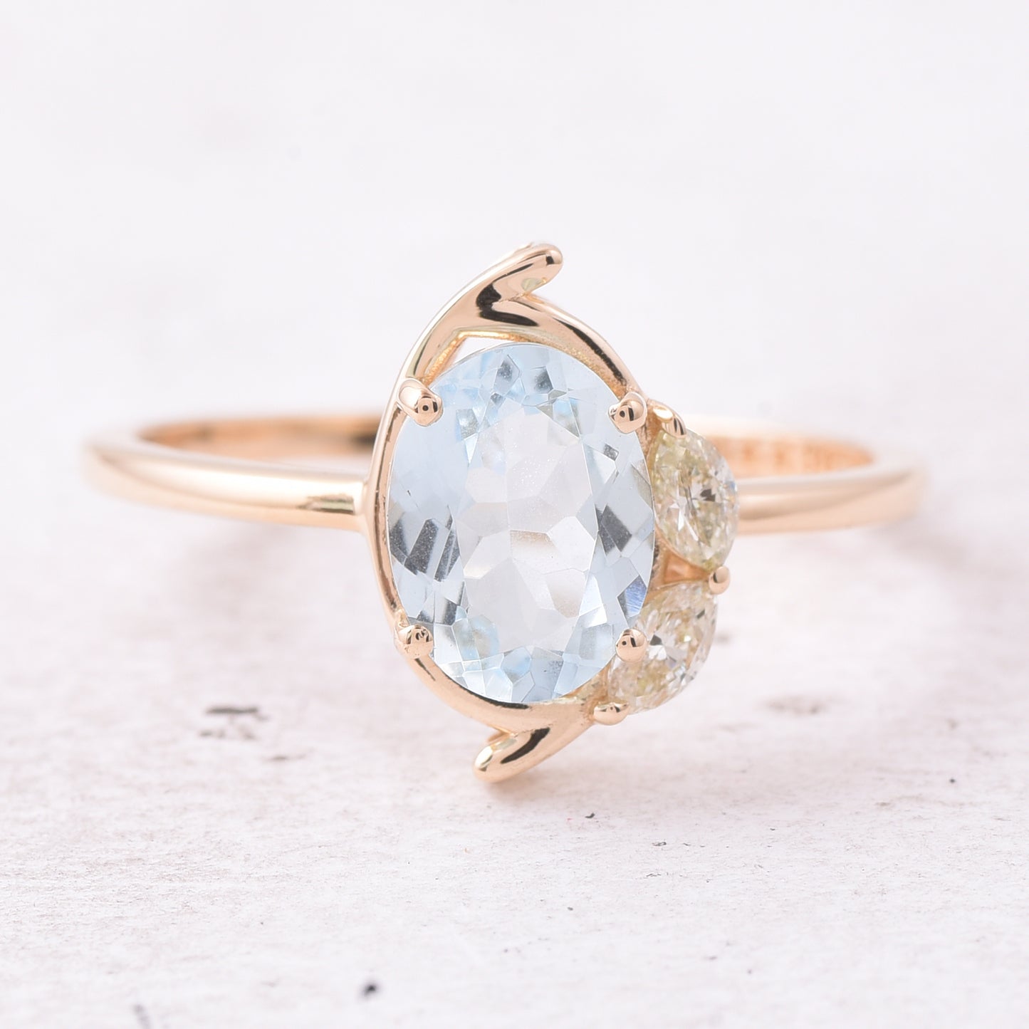 1.40 Ct Oval Mixed Cut Natural Aquamarine 14K Gold Ring