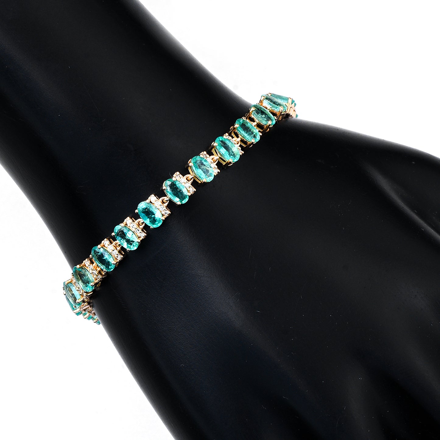 6.79 Ct Oval Mixed Cut Natural Emerald 14K Gold Bracelet