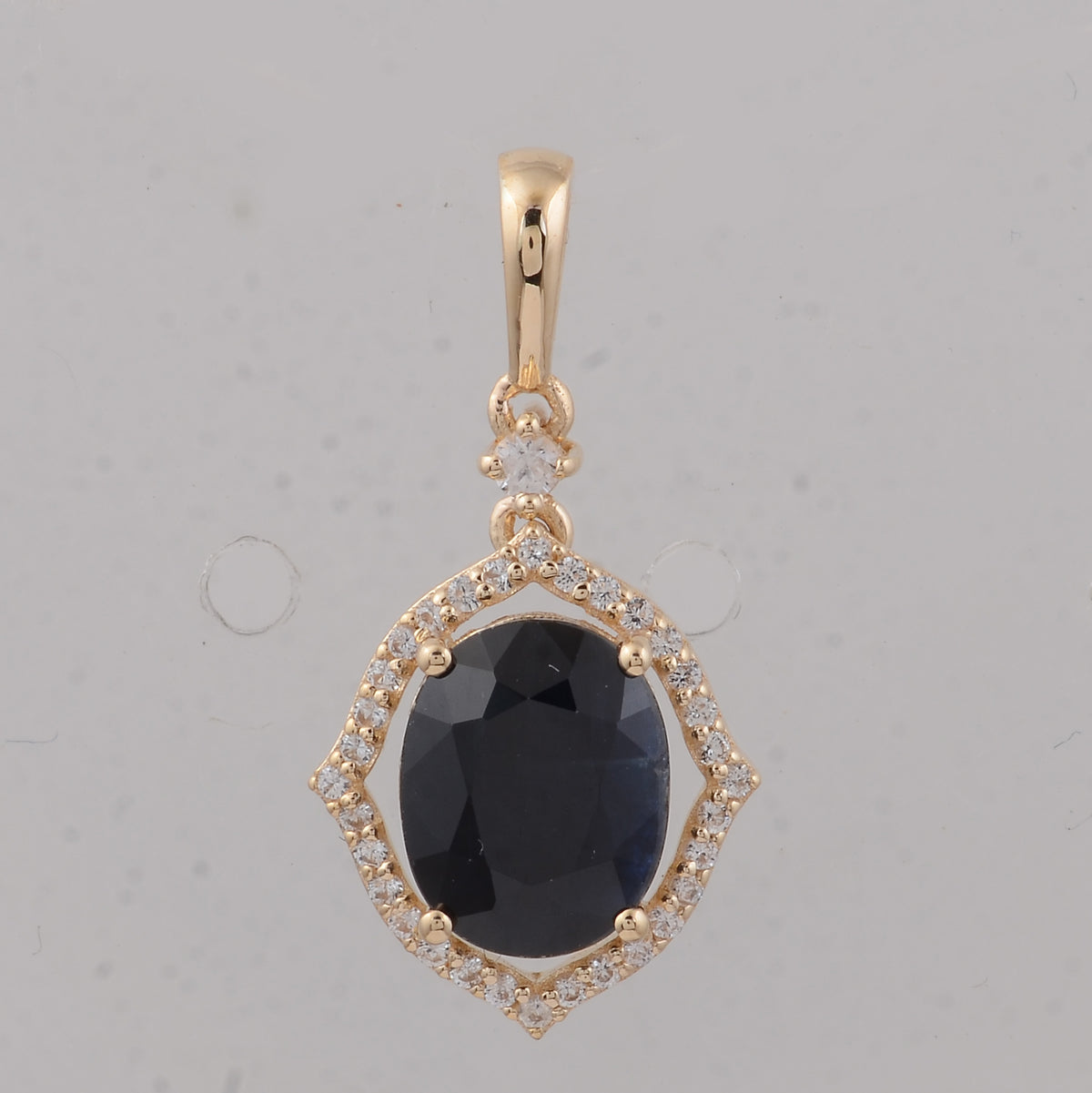 2.80 Ct Oval Sapphire 9K Gold Pendant