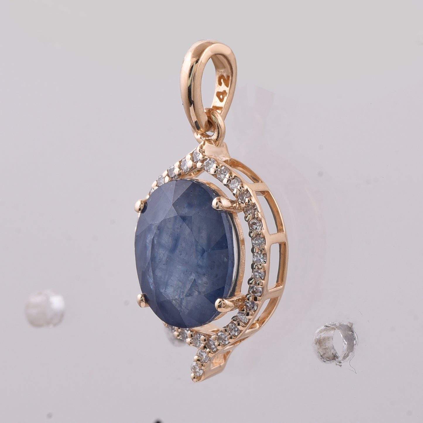3.09 Ct Oval Natural Sapphire 14K Gold Pendant