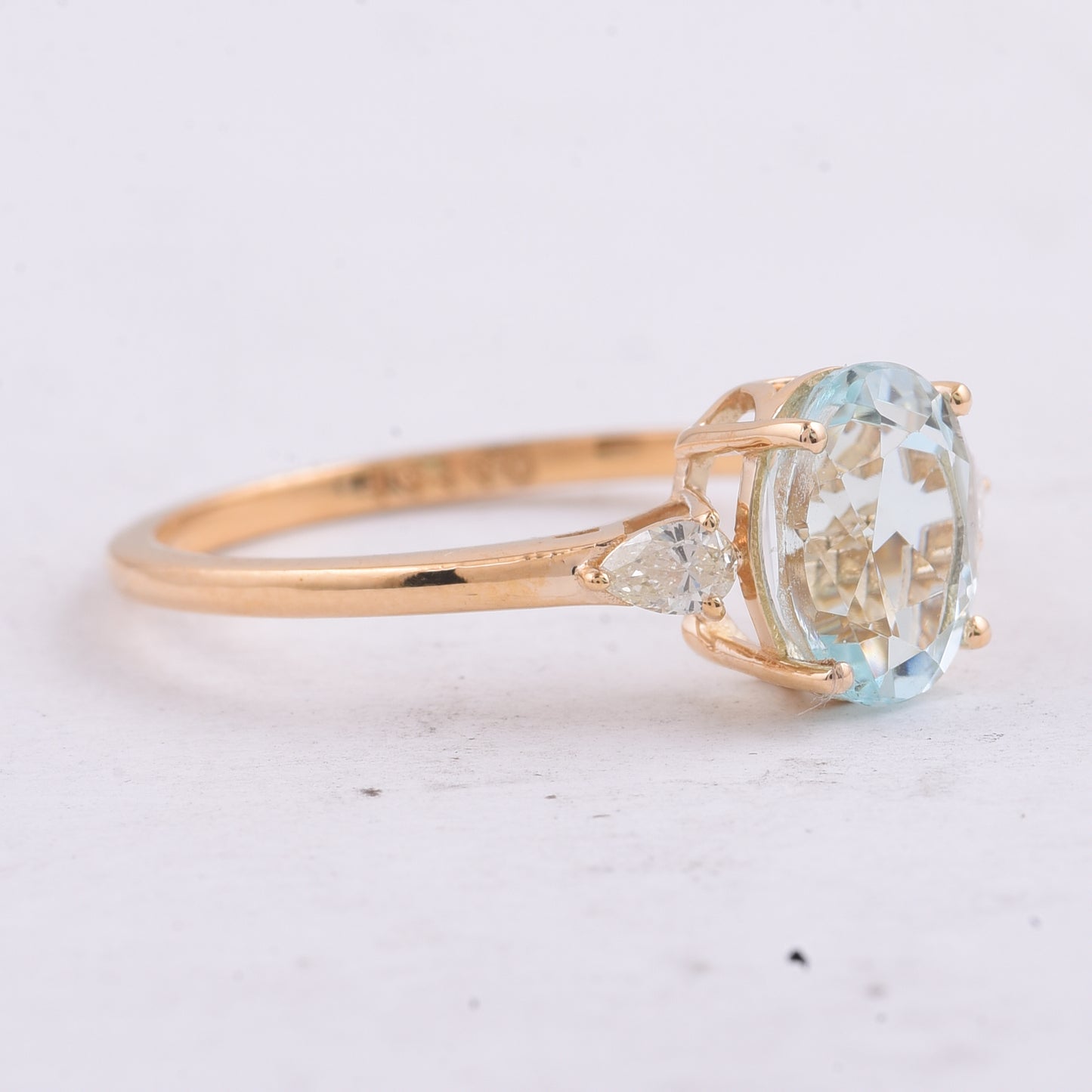 1.52 Ct Oval Natural Aquamarine 14K Gold Ring