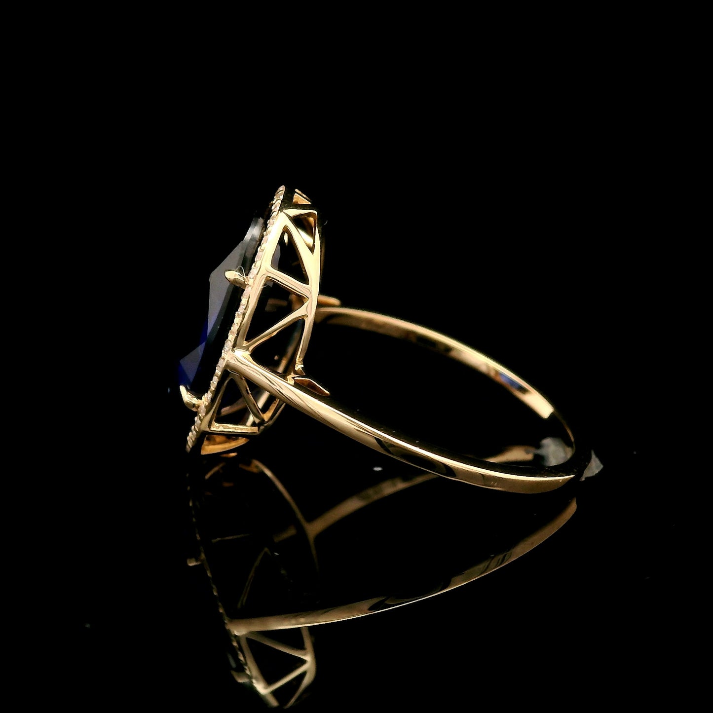 6.78 Ct Oval Mixed Cut Lab Grown Sapphire 14K Gold Ring