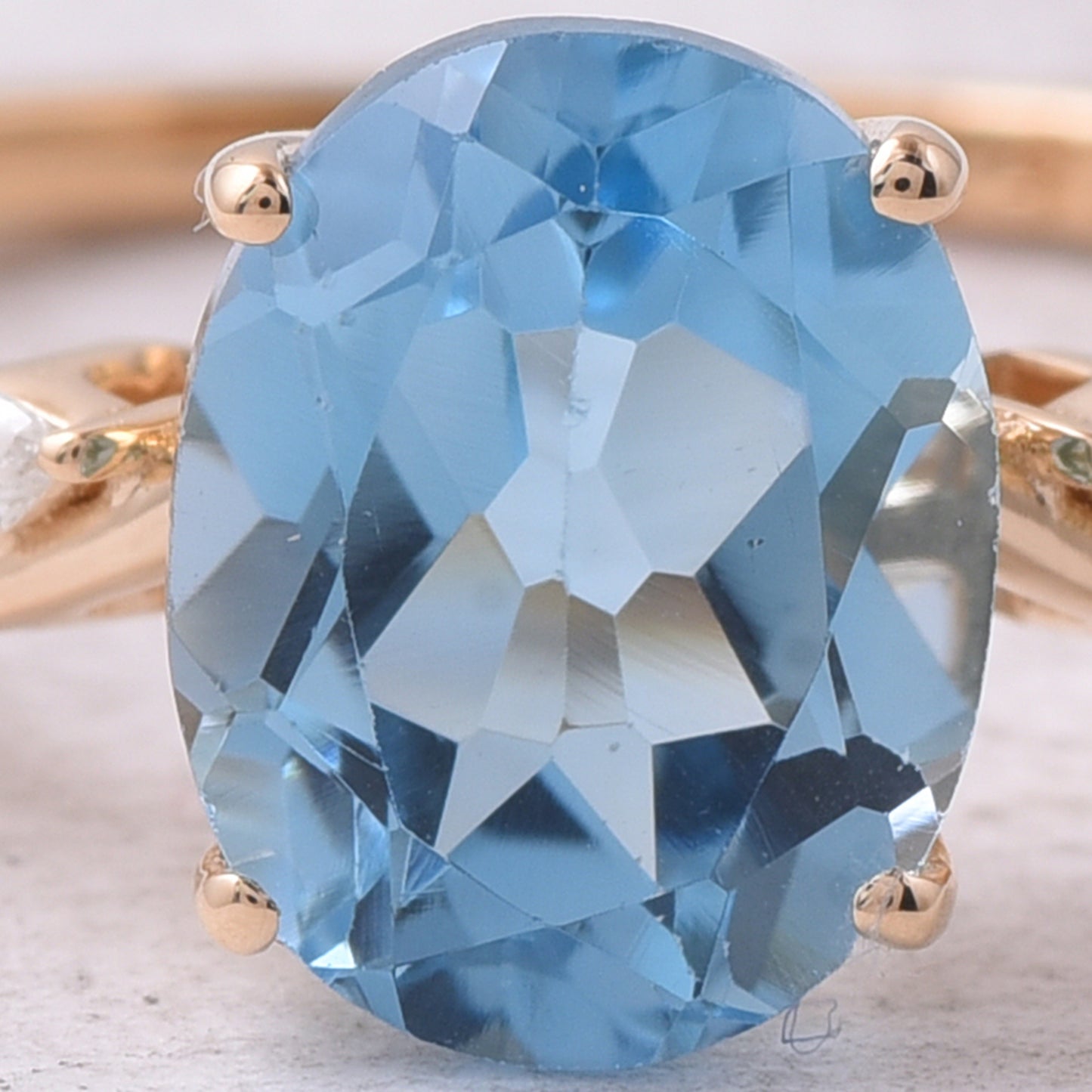 2.55 Ct Oval Natural Topaz 14K Gold Ring