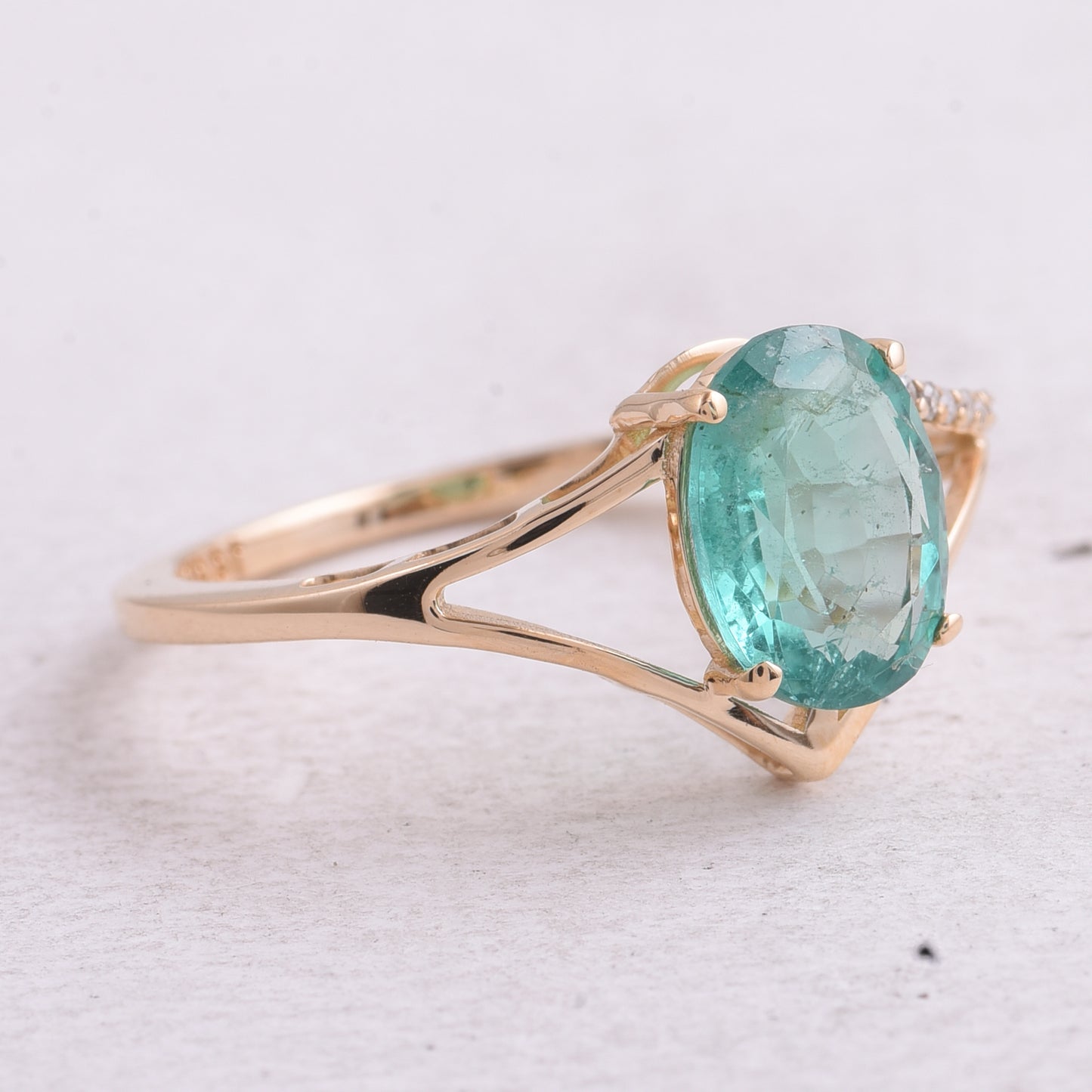 1.65 Ct Oval Mixed Cut Natural Emerald 14K Gold Ring