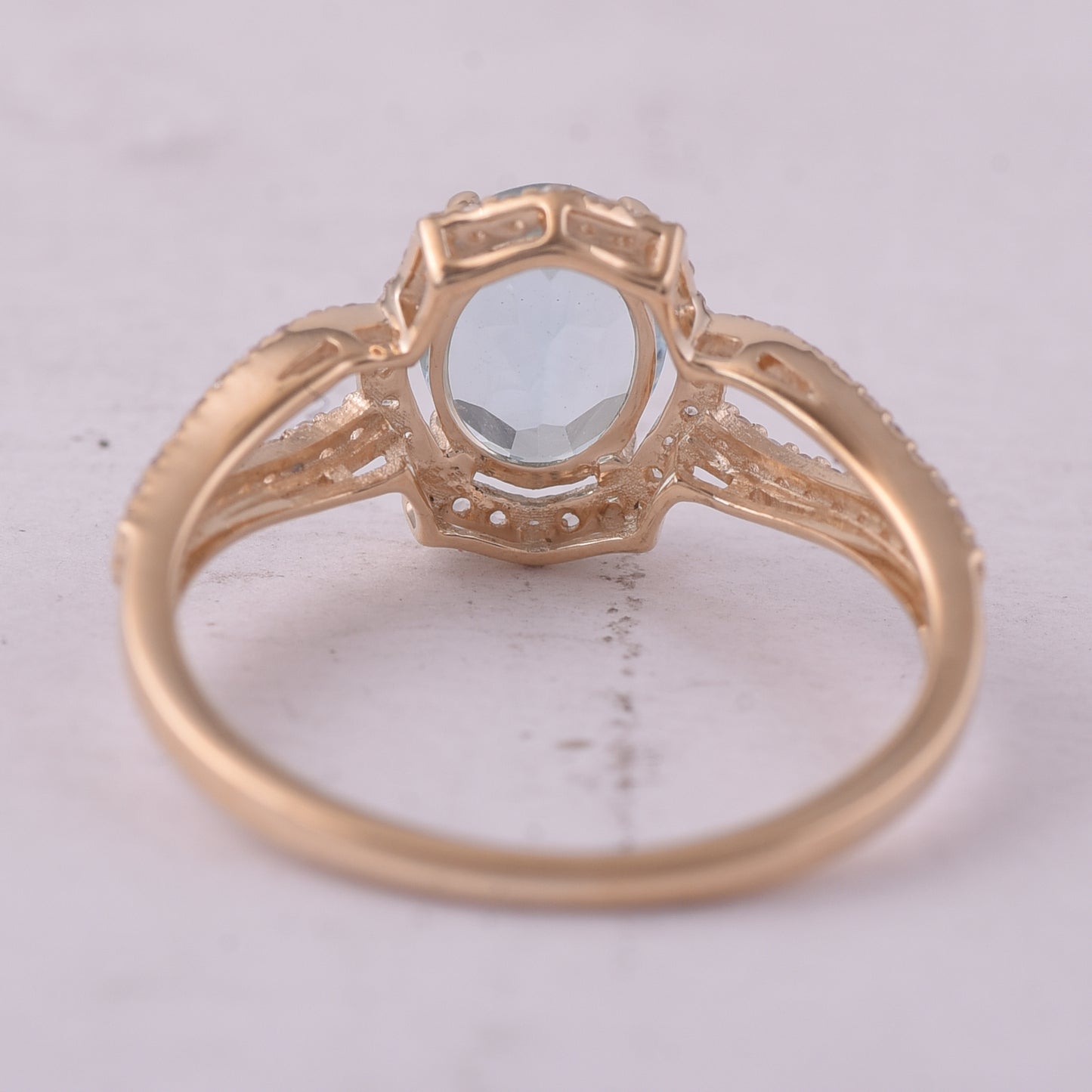 1.80 Ct Oval Blue Topaz 9K Gold Ring