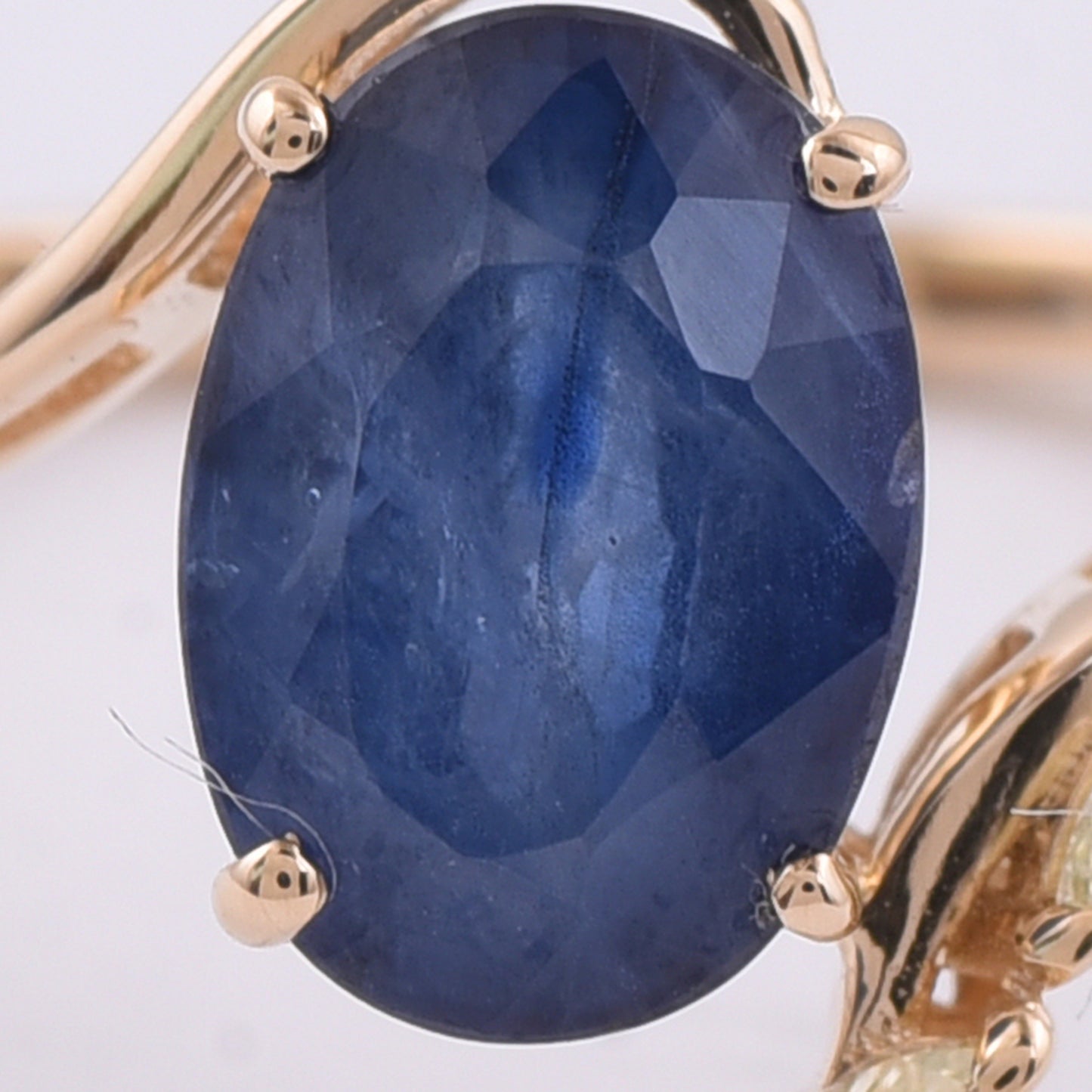1.84 Ct Oval Natural Sapphire 14K Gold Ring