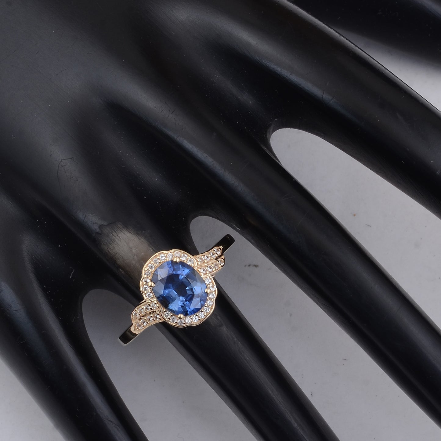 1.72 Ct Oval Sapphire 9K Gold Ring