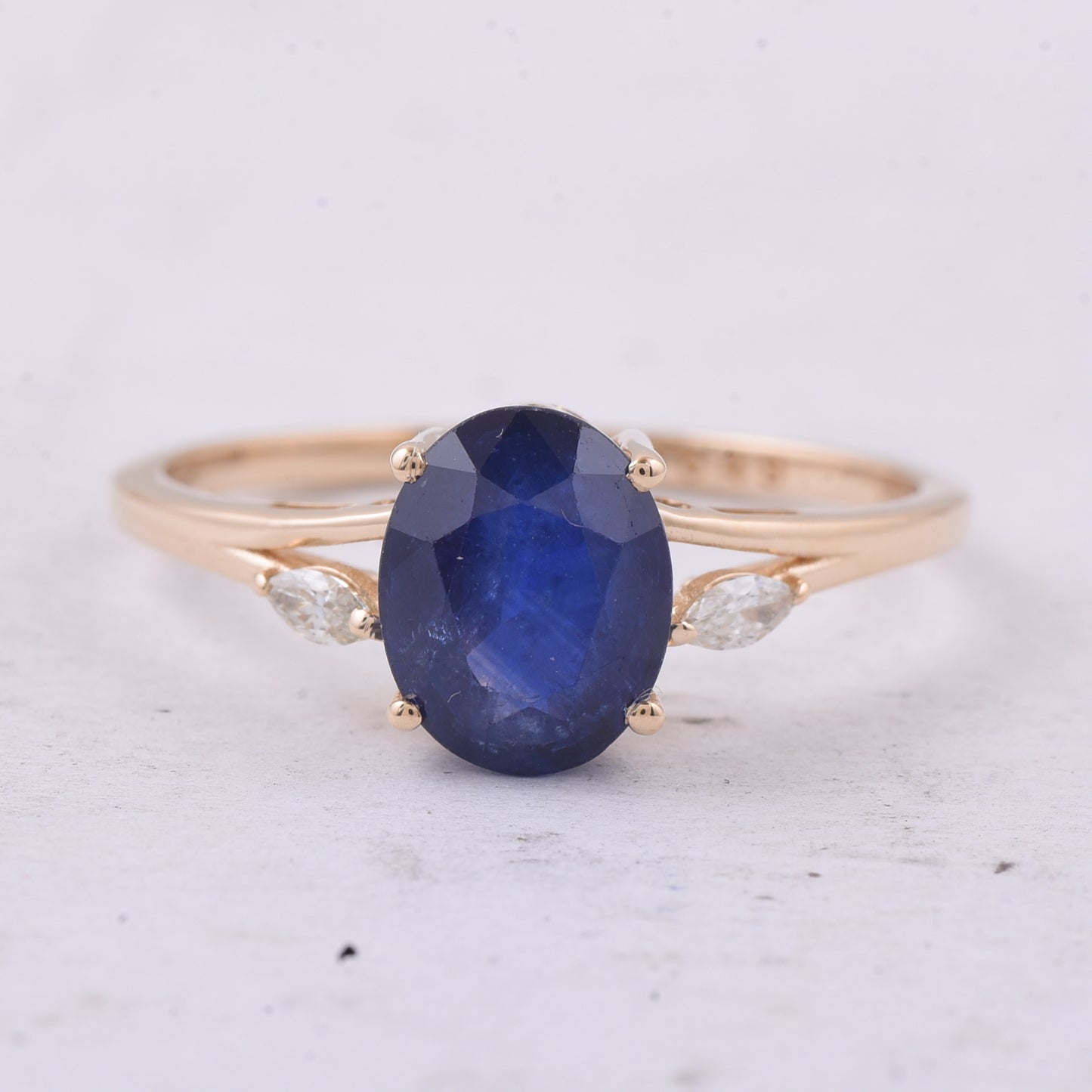 2.39 Ct Oval Natural Sapphire 14K Gold Ring