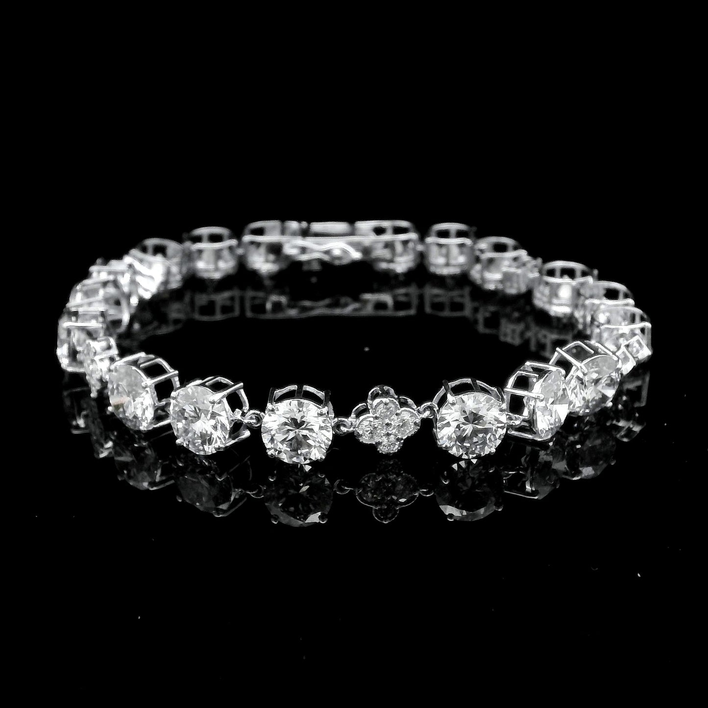 20.94 Ct Round Lab Grown Diamond 14K Gold Bracelet