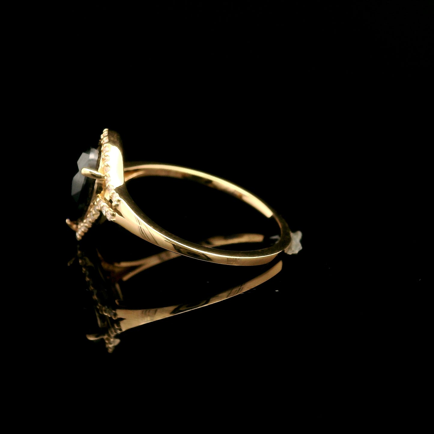 1.54 Ct Pear Mixed Cut Lab Grown Sapphire 14K Gold Ring