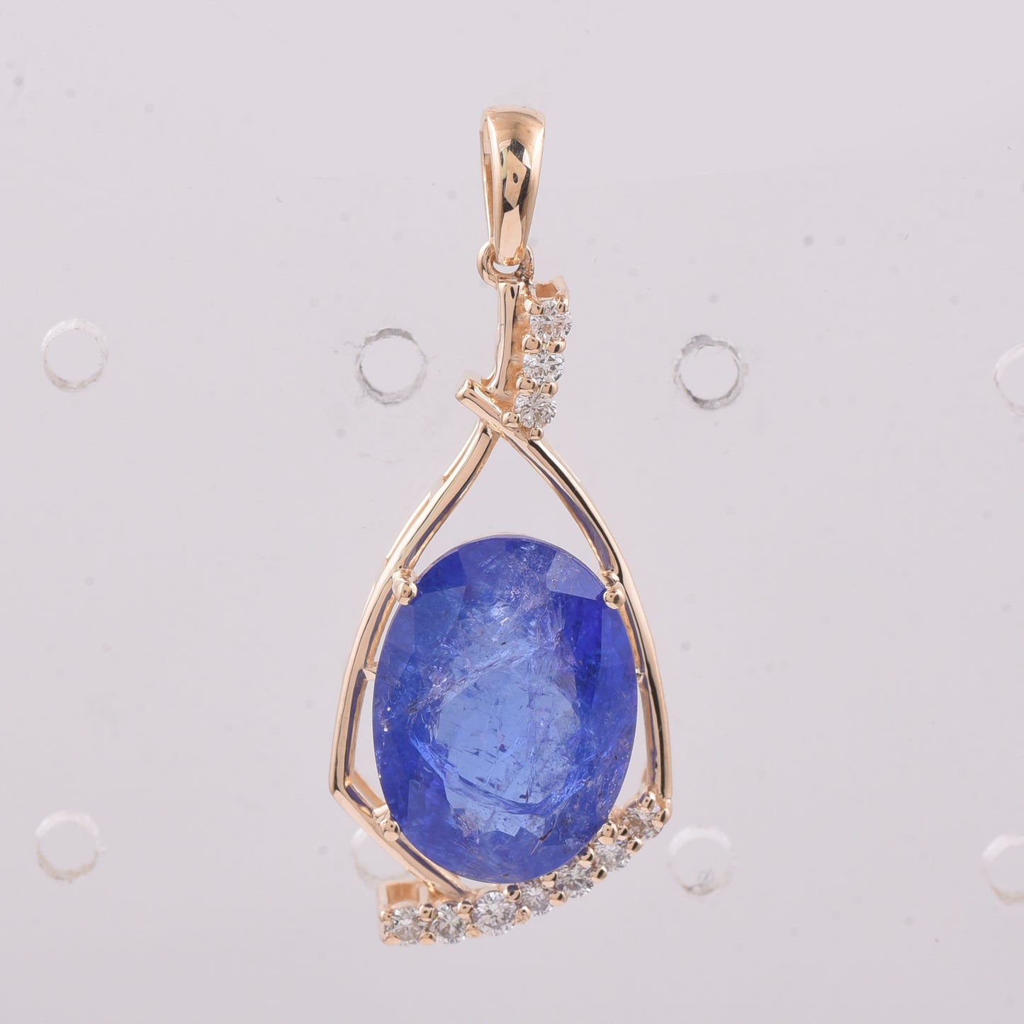 5.66 Ct Oval Natural Tanzanite 14K Gold Pendant