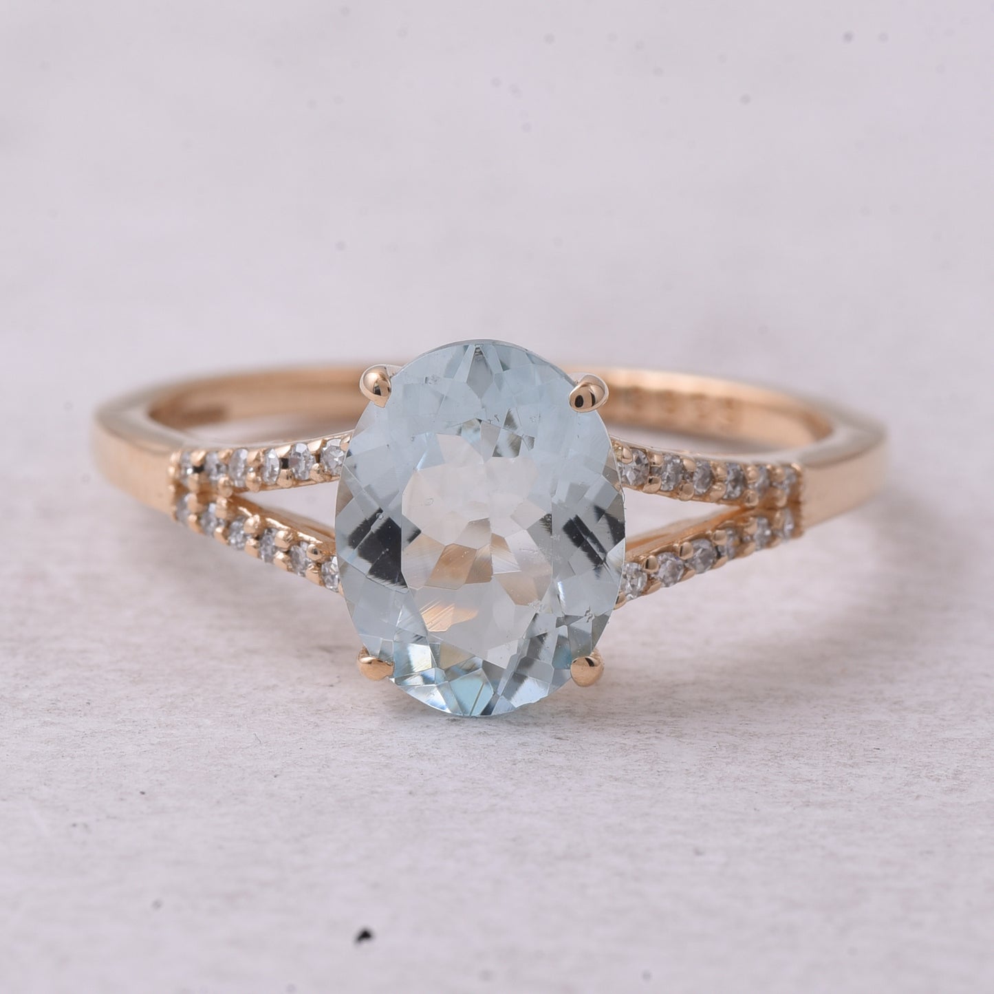 1.69 Ct Oval Mixed Cut Natural Aquamarine 14K Gold Ring