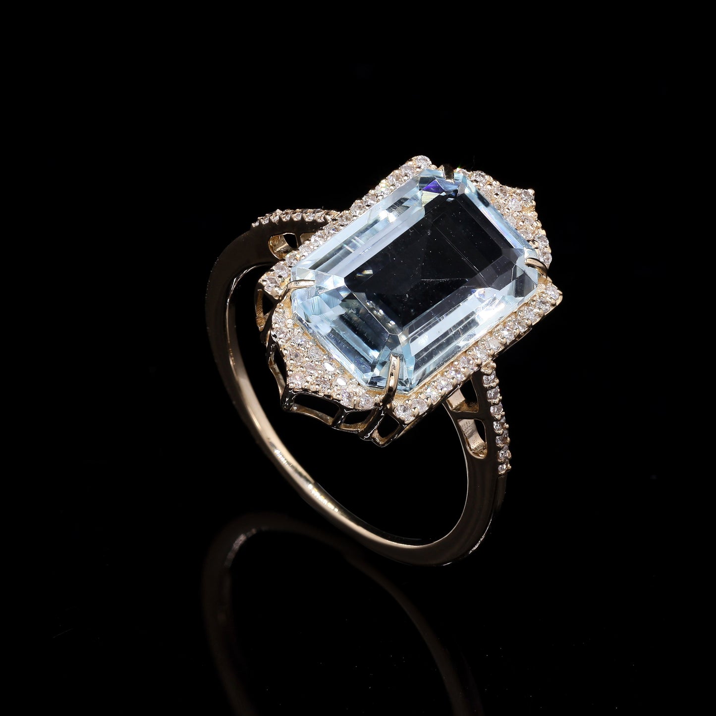 4.37 Ct Emerald Cut Natural Beryl Aquamarine 14K Gold Ring