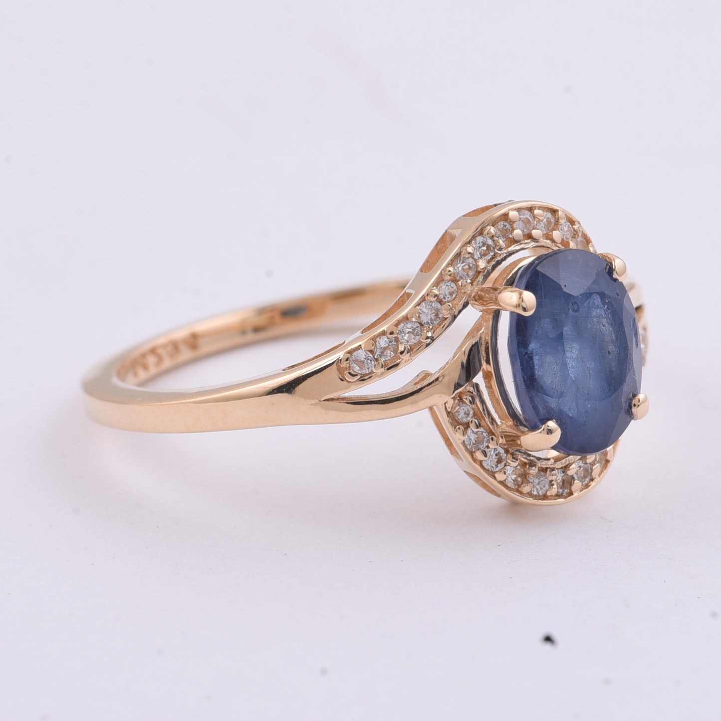 1.76 Ct Oval Natural Sapphire 14K Gold Ring